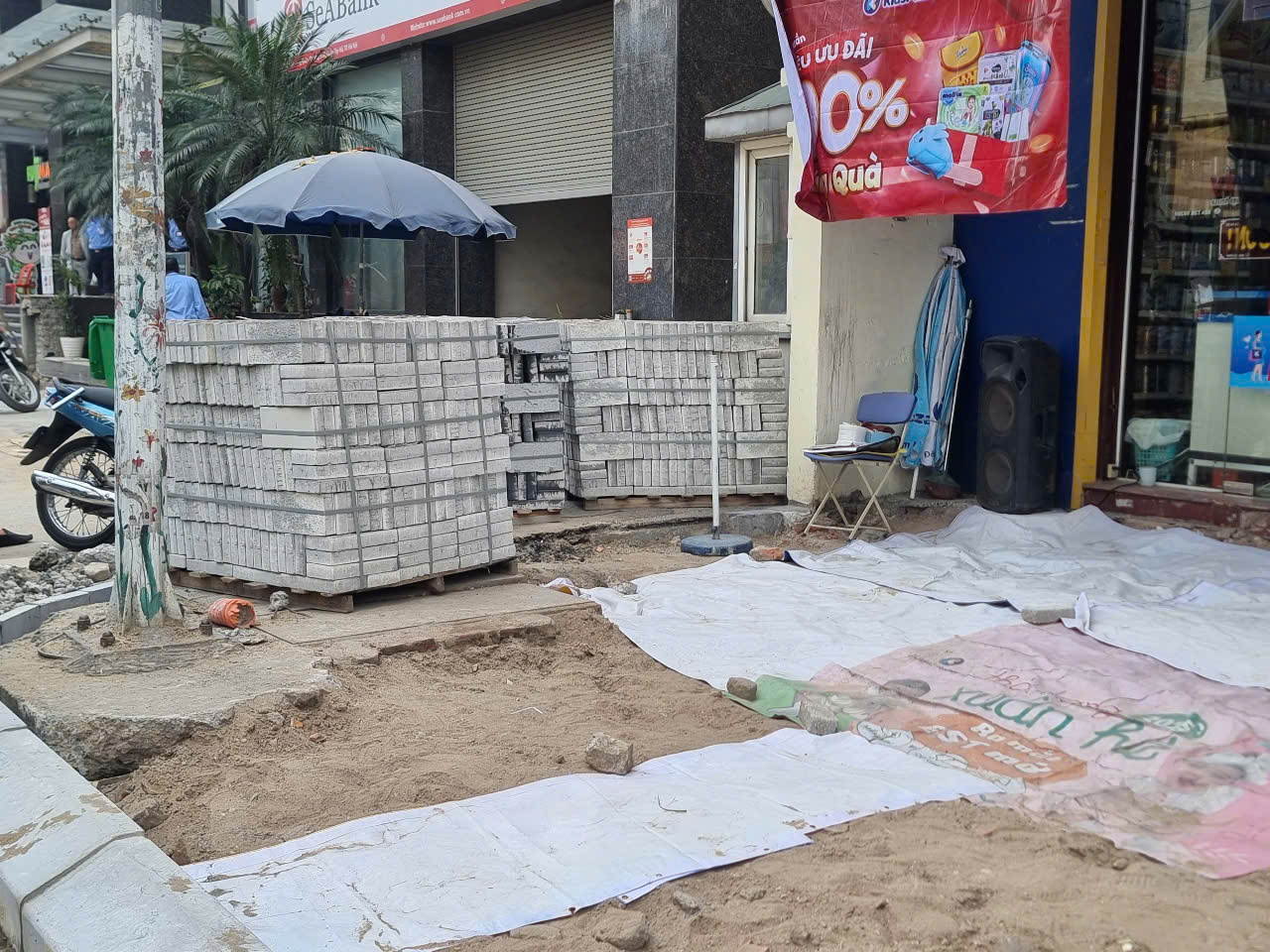 Hà Nội: Tạm dừng thi công vỉa hè và đào đường từ 29/4 - 5/5- Ảnh 1. Hà Nội: Tạm dừng thi công vỉa hè và đào đường từ 29/4 - 5/5- Ảnh 1.