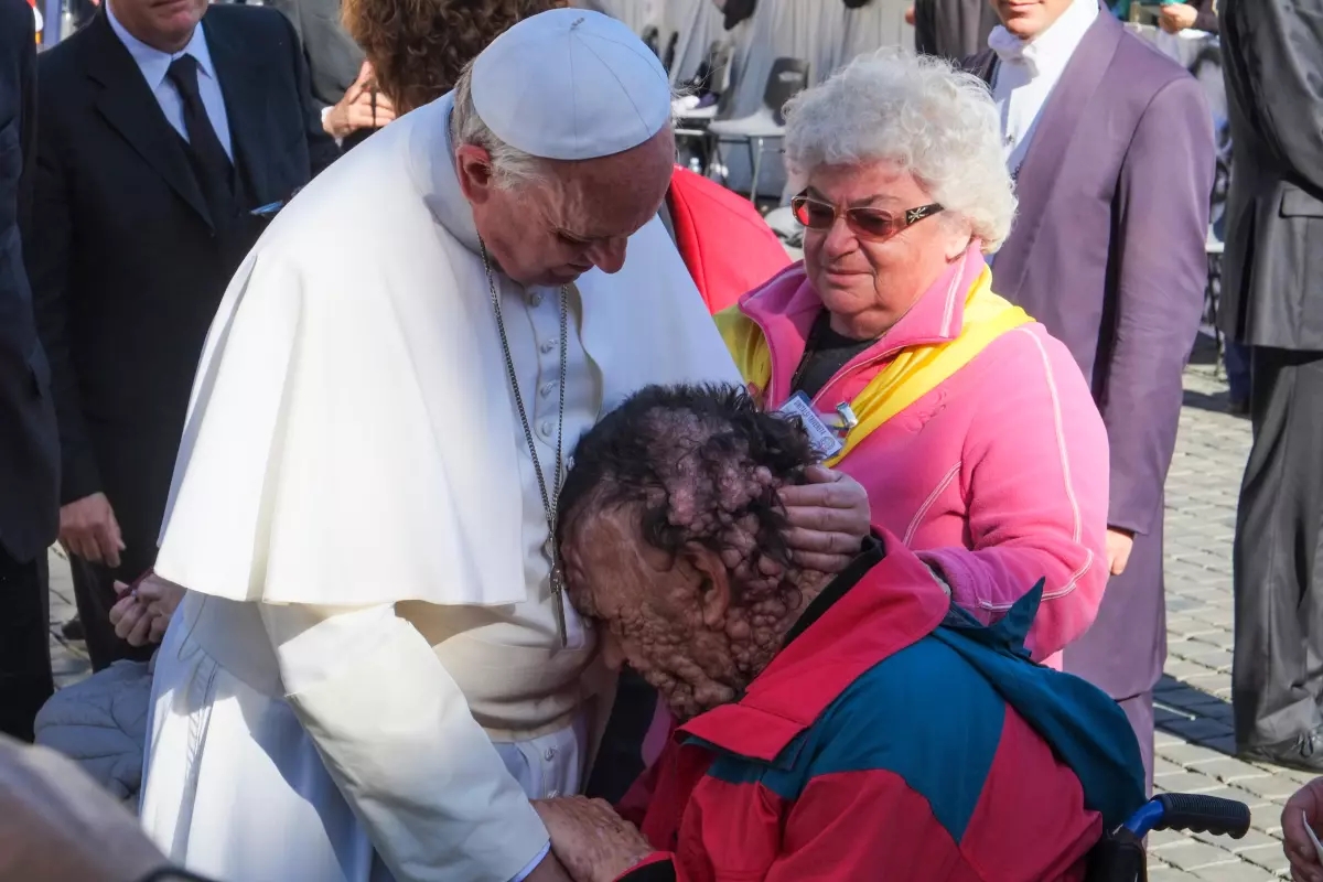 Nh&igrave;n lại những khoảnh khắc đ&aacute;ng nhớ trong cuộc đời Gi&aacute;o ho&agrave;ng Francis- Ảnh 4.