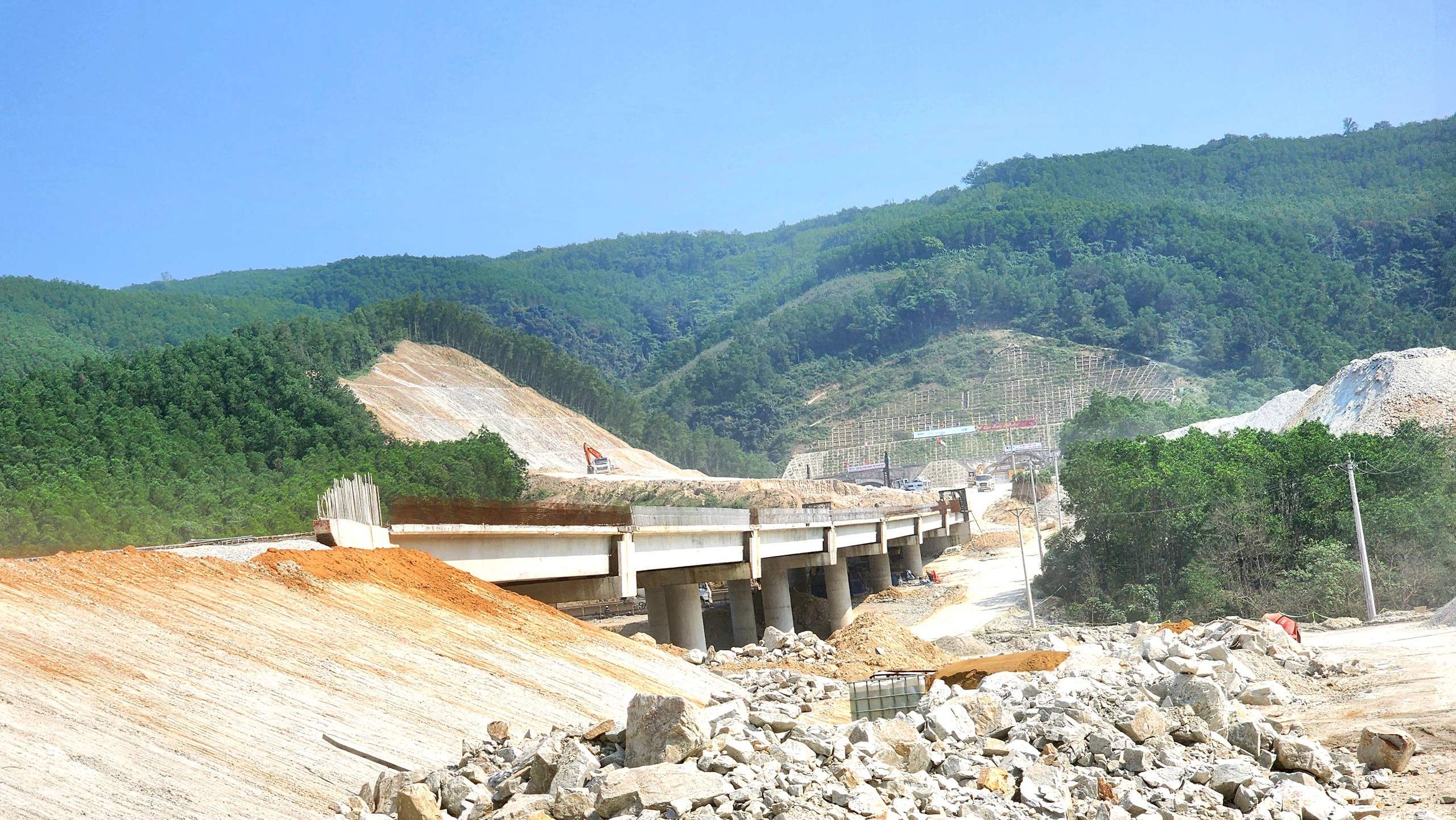 H&igrave;nh h&agrave;i 77 cầu tr&ecirc;n tuyến cao tốc Quảng Ng&atilde;i - Ho&agrave;i Nhơn- Ảnh 15.