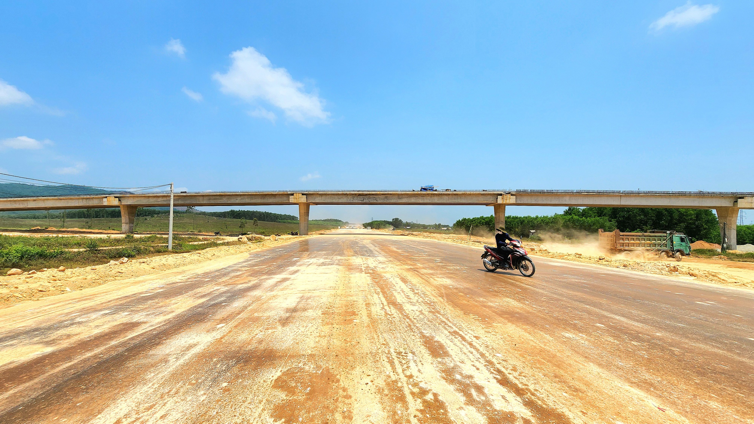 H&igrave;nh h&agrave;i 77 cầu tr&ecirc;n tuyến cao tốc Quảng Ng&atilde;i - Ho&agrave;i Nhơn- Ảnh 12.