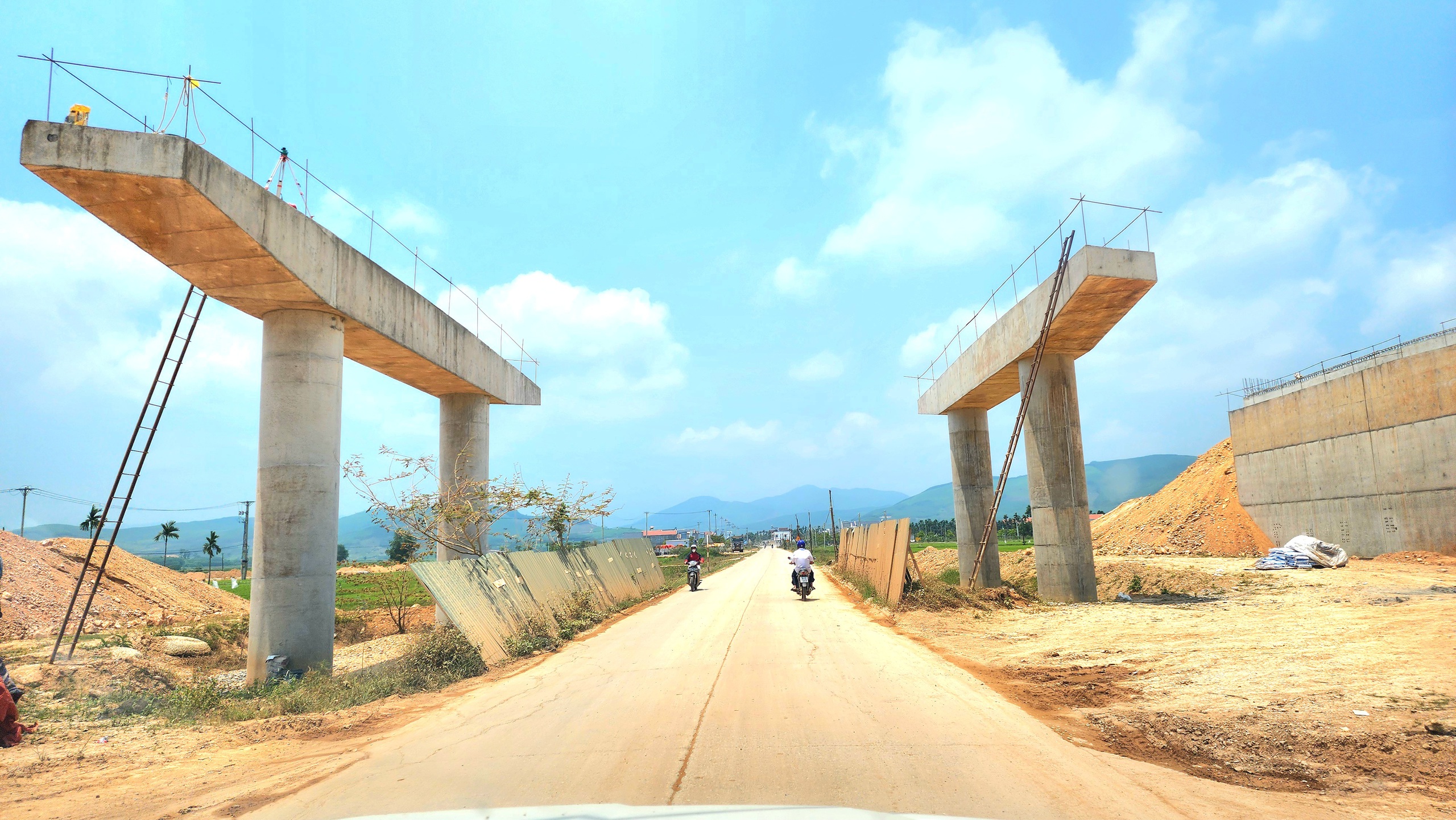 H&igrave;nh h&agrave;i 77 cầu tr&ecirc;n tuyến cao tốc Quảng Ng&atilde;i - Ho&agrave;i Nhơn- Ảnh 13.