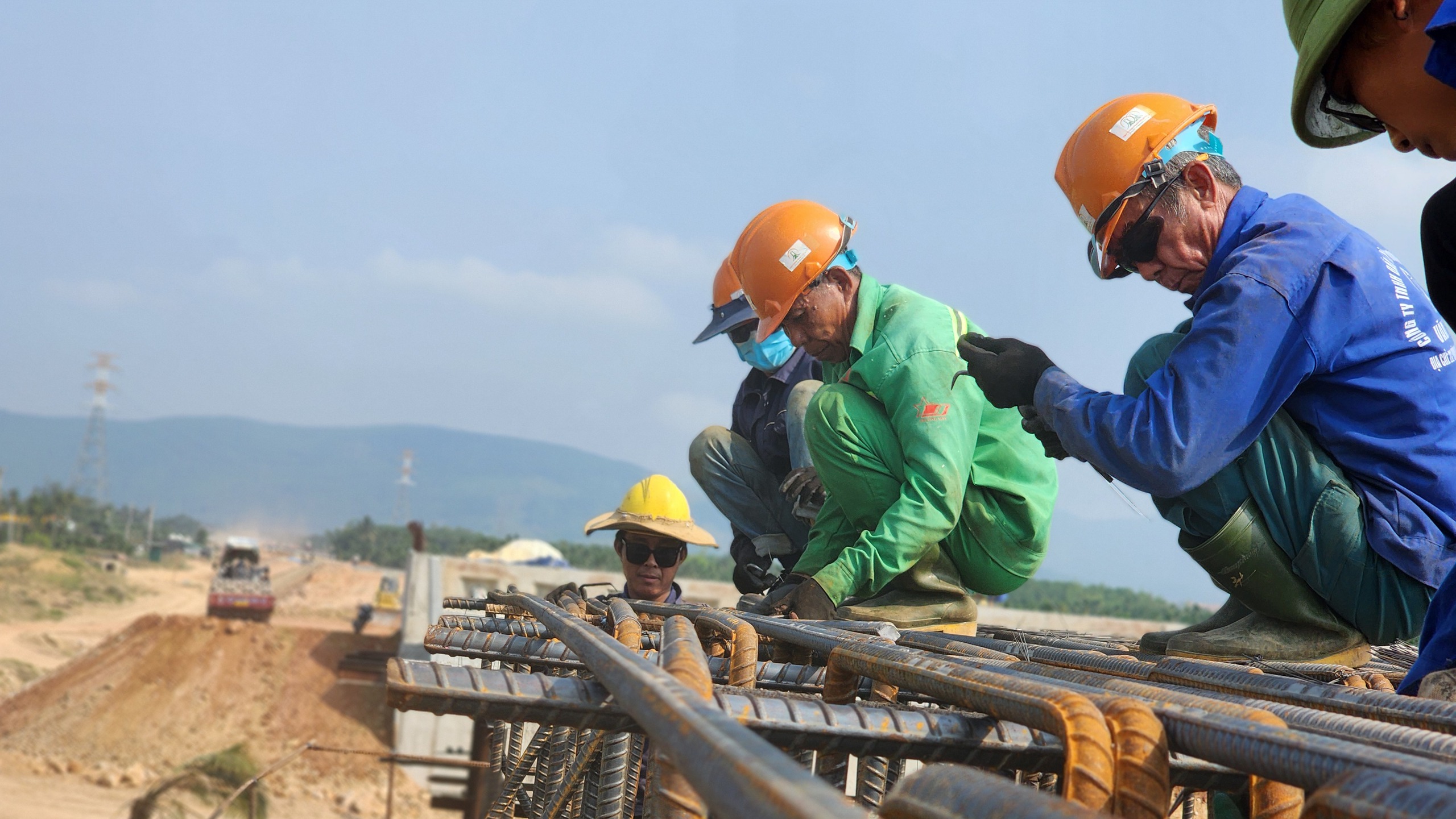 H&igrave;nh h&agrave;i 77 cầu tr&ecirc;n tuyến cao tốc Quảng Ng&atilde;i - Ho&agrave;i Nhơn- Ảnh 3.