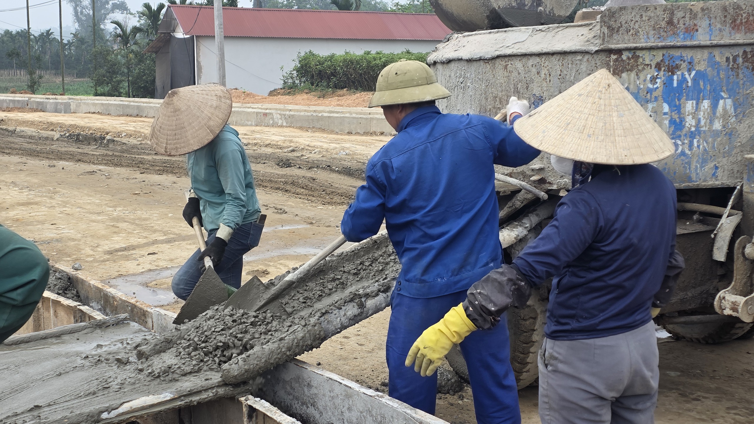 Tăng tốc thi c&ocirc;ng tỉnh lộ 166 nối n&uacute;t giao IC13 cao tốc Nội B&agrave;i - L&agrave;o Cai- Ảnh 4.