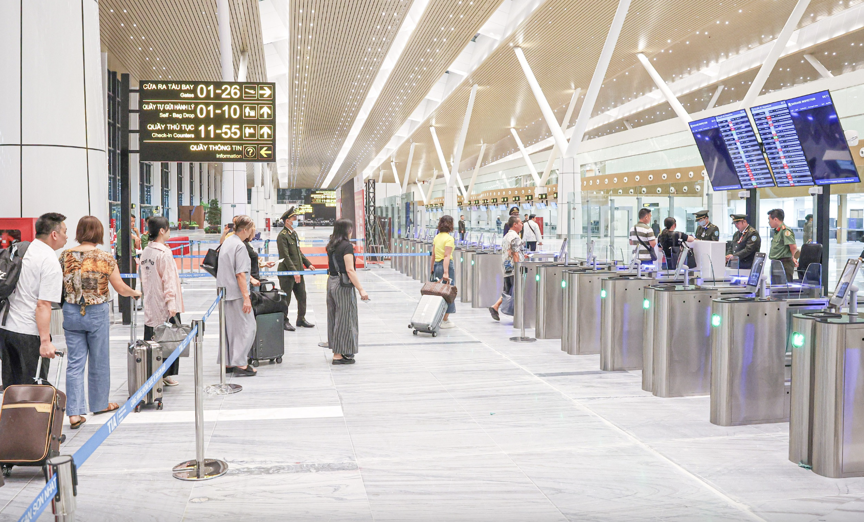 Tổng lực bảo đảm trật tự, an toàn giao thông dịp nghỉ lễ 30/4- Ảnh 2. Tổng lực bảo đảm trật tự, an toàn giao thông dịp nghỉ lễ 30/4- Ảnh 2.