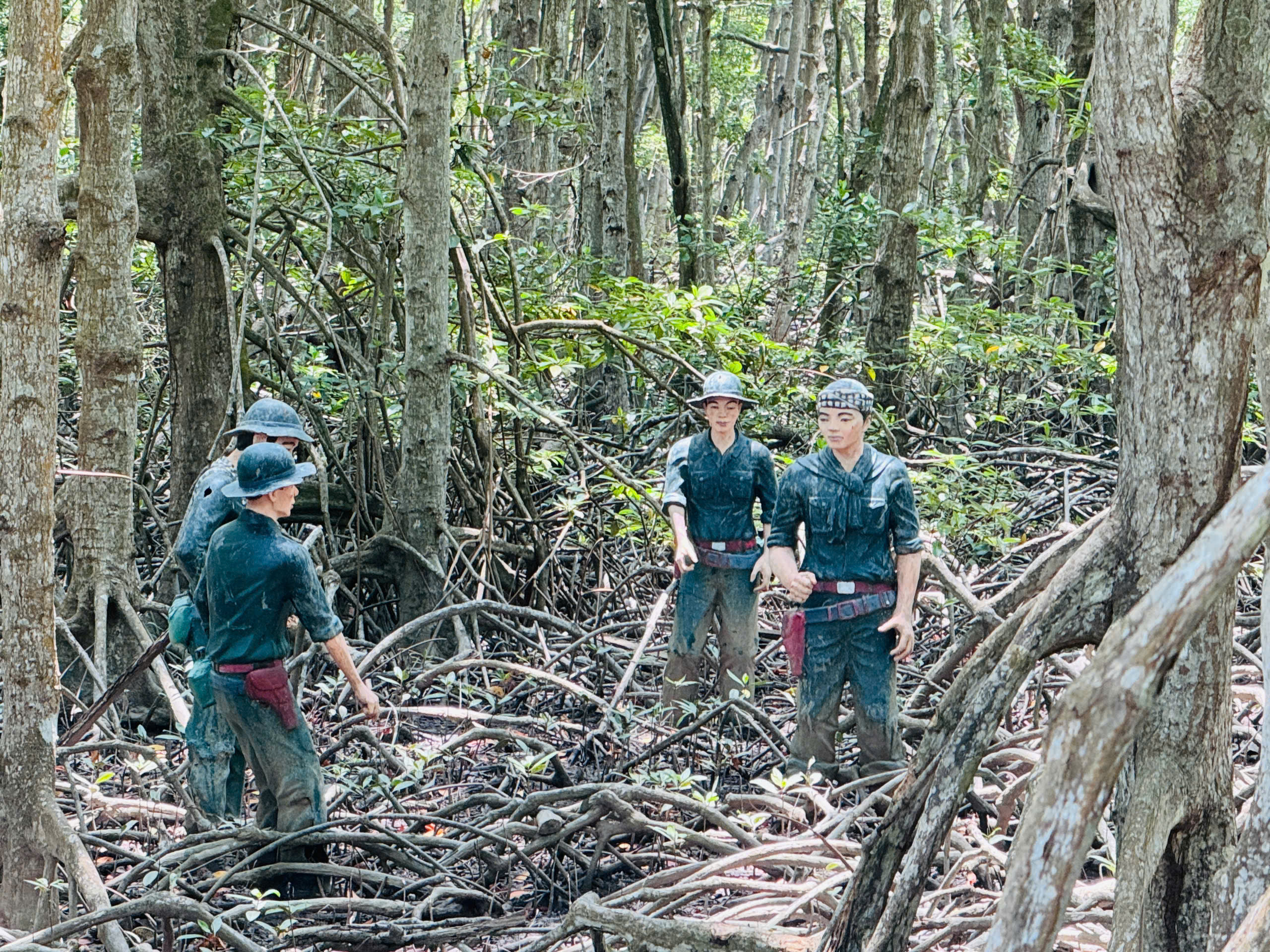 Thăm căn cứ Rừng Sác - chiến khu huyền thoại giữa vùng nước ngập mặn- Ảnh 12. Thăm căn cứ Rừng Sác - chiến khu huyền thoại giữa vùng nước ngập mặn- Ảnh 12.