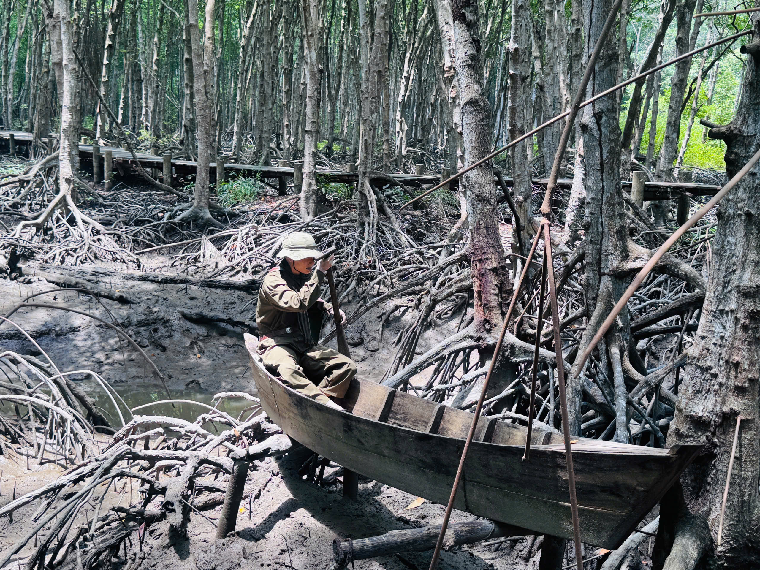 Thăm căn cứ Rừng Sác - chiến khu huyền thoại giữa vùng nước ngập mặn- Ảnh 11. Thăm căn cứ Rừng Sác - chiến khu huyền thoại giữa vùng nước ngập mặn- Ảnh 11.