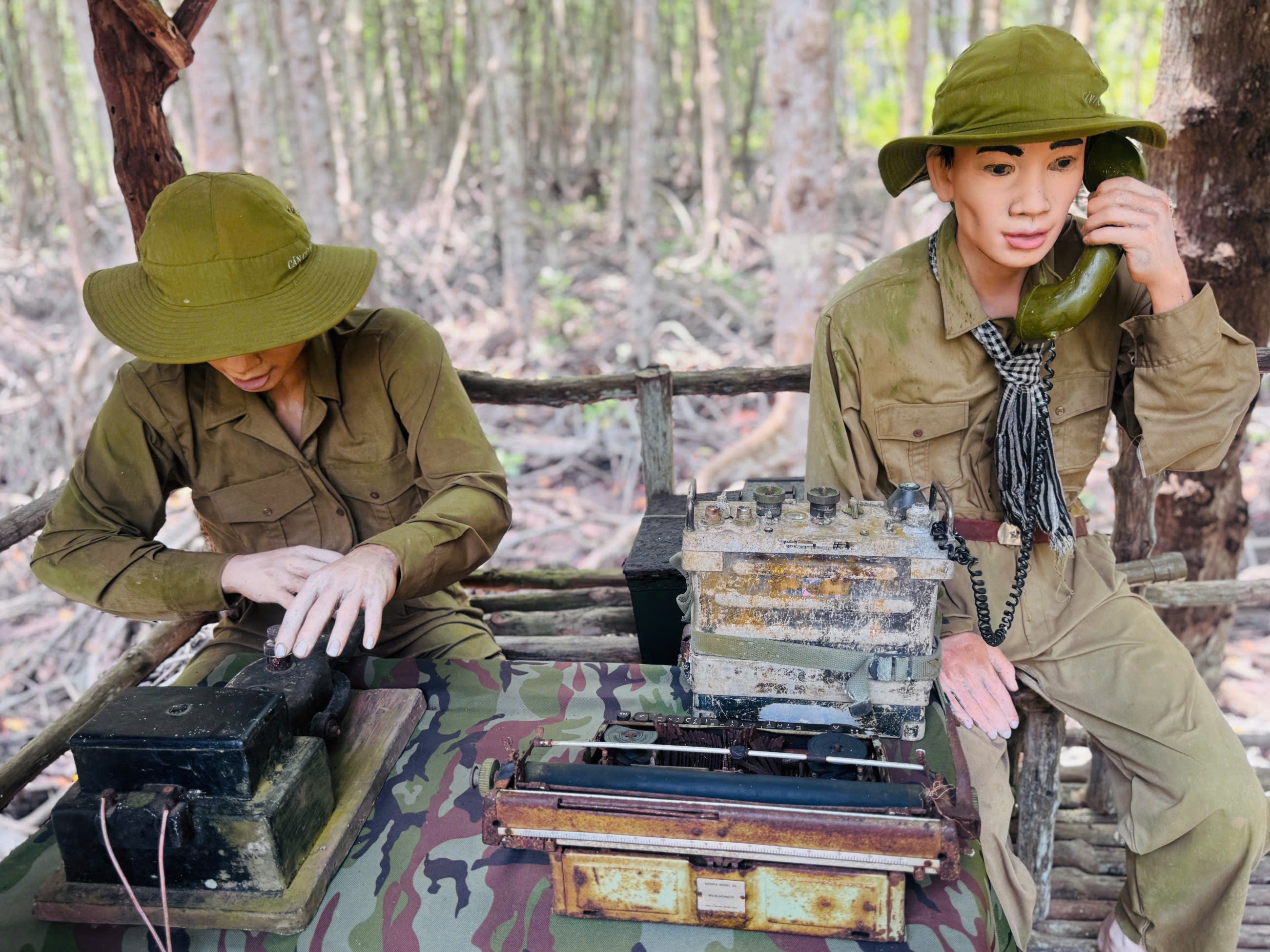 Thăm căn cứ Rừng Sác - chiến khu huyền thoại giữa vùng nước ngập mặn- Ảnh 9. Thăm căn cứ Rừng Sác - chiến khu huyền thoại giữa vùng nước ngập mặn- Ảnh 9.