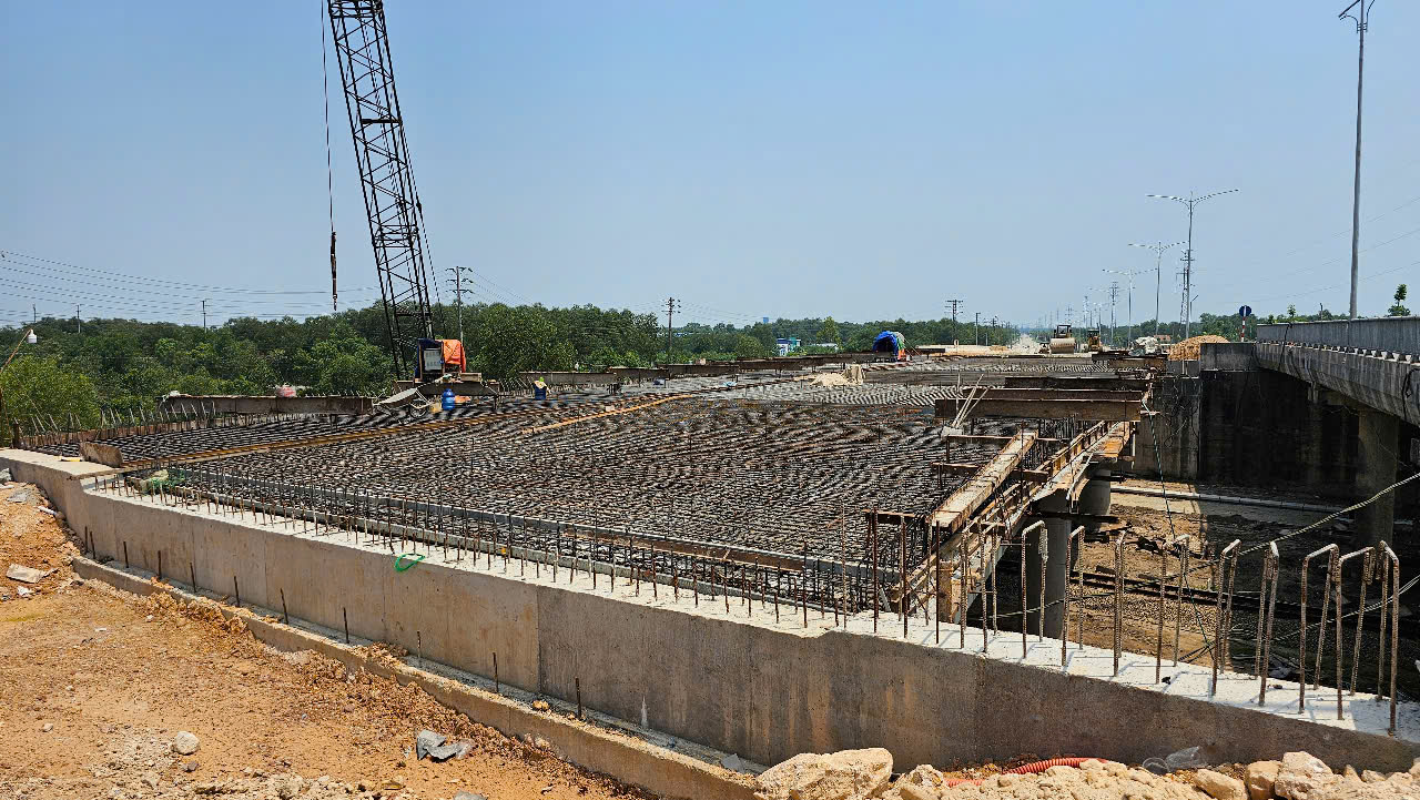 Chạy nước r&uacute;t ho&agrave;n th&agrave;nh đường cứu hộ cứu nạn ở Huế sau 13 năm thi c&ocirc;ng- Ảnh 6.