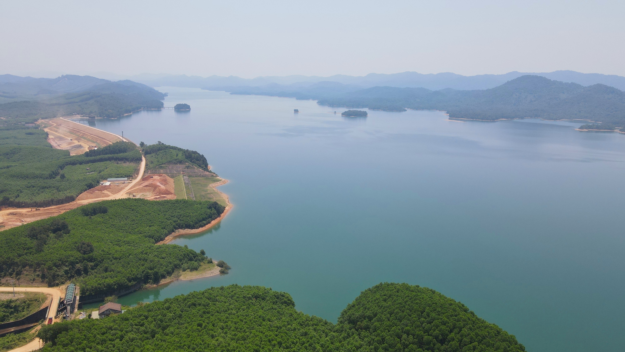 Đại thủy nông Kẻ Gỗ được nâng cấp, sửa chữa thế nào?- Ảnh 2. Đại thủy nông Kẻ Gỗ được nâng cấp, sửa chữa thế nào?- Ảnh 2.