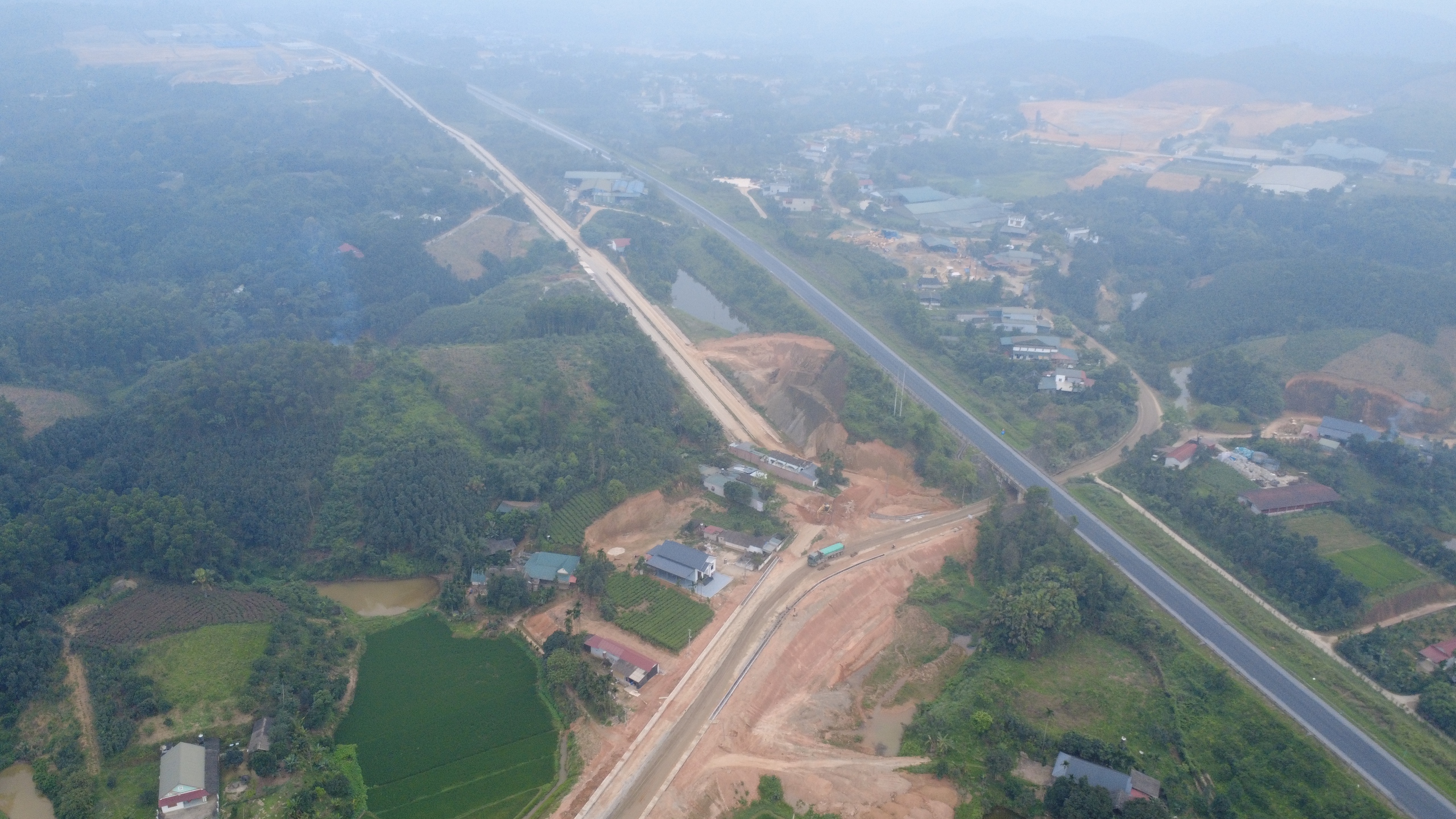 Tăng tốc thi c&ocirc;ng tỉnh lộ 166 nối n&uacute;t giao IC13 cao tốc Nội B&agrave;i - L&agrave;o Cai- Ảnh 6.