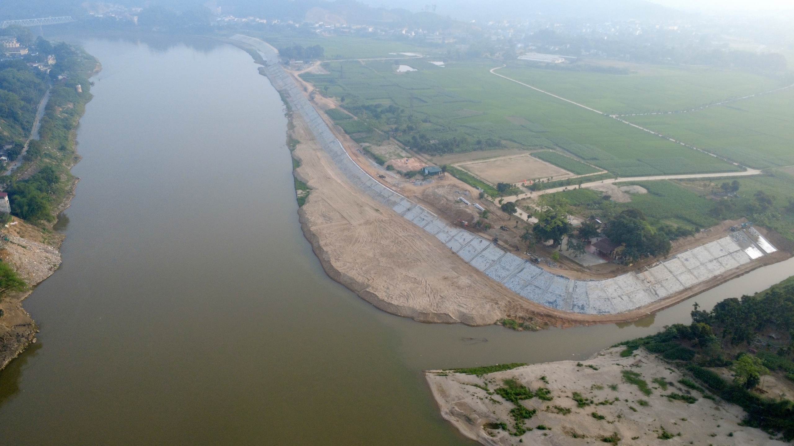 Dự án kè sông Hồng ở Yên Bái hiện ra sao?- Ảnh 1. Dự án kè sông Hồng ở Yên Bái hiện ra sao?- Ảnh 1.