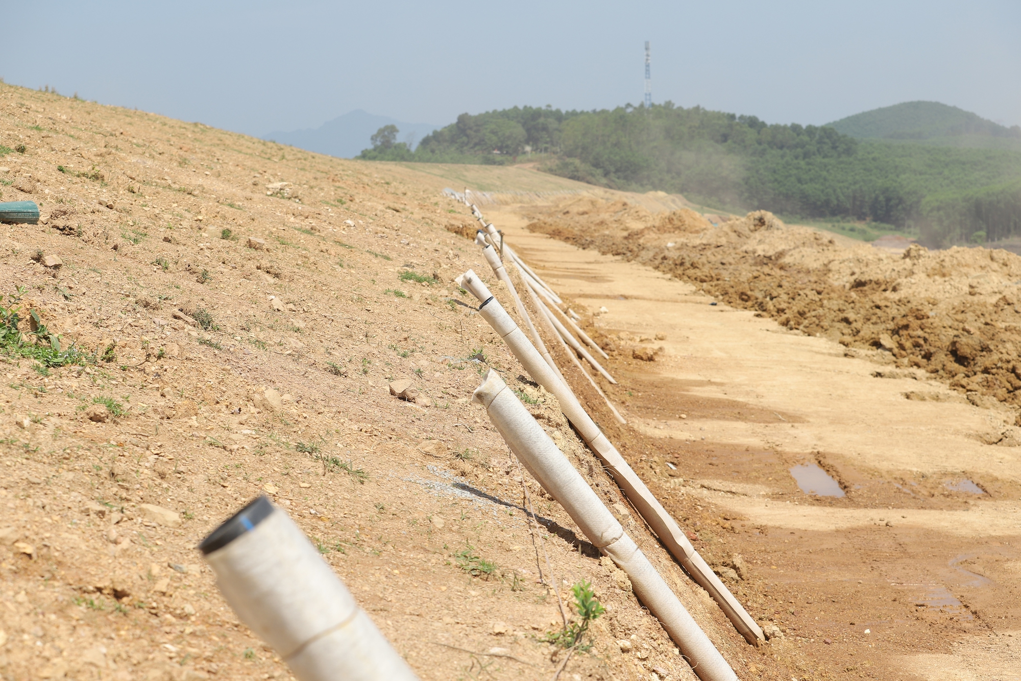 Đại thủy nông Kẻ Gỗ được nâng cấp, sửa chữa thế nào?- Ảnh 7. Đại thủy nông Kẻ Gỗ được nâng cấp, sửa chữa thế nào?- Ảnh 7.