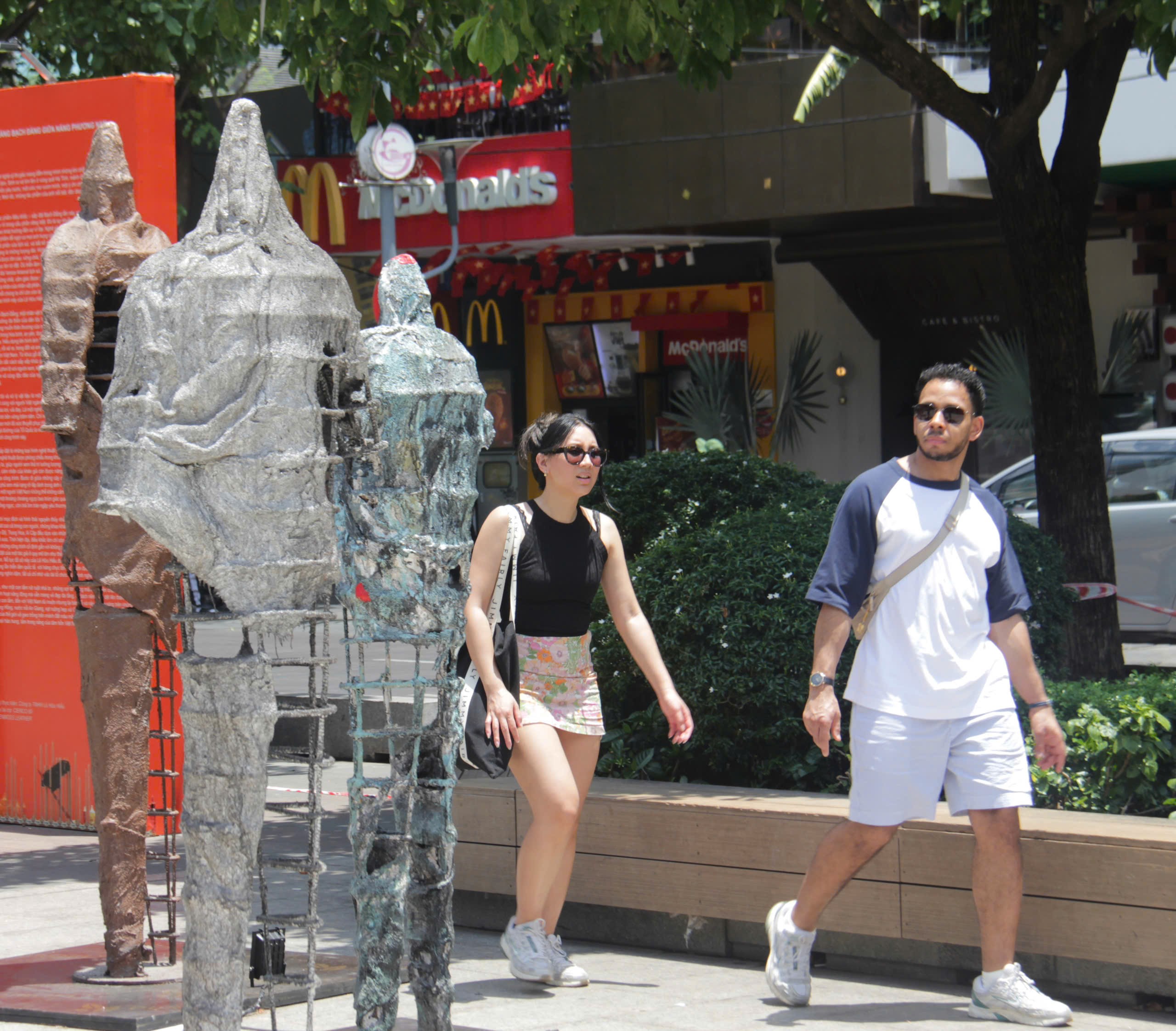 Ấn tượng triển l&atilde;m đi&ecirc;u khắc "Từ chiến thắng Bạch Đằng đến Đại thắng 30/4/1975"- Ảnh 7.