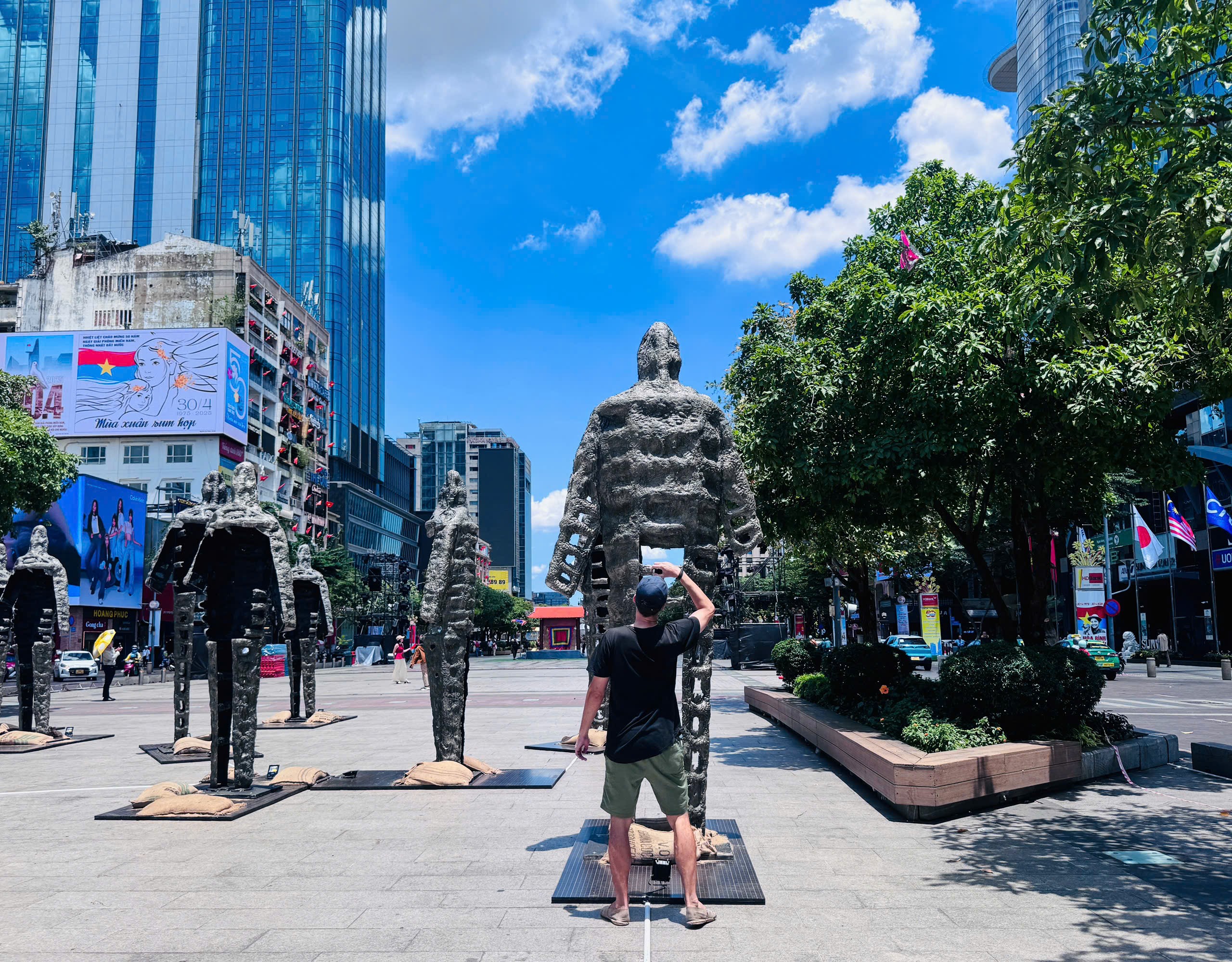 Ấn tượng triển l&atilde;m đi&ecirc;u khắc "Từ chiến thắng Bạch Đằng đến Đại thắng 30/4/1975"- Ảnh 5.