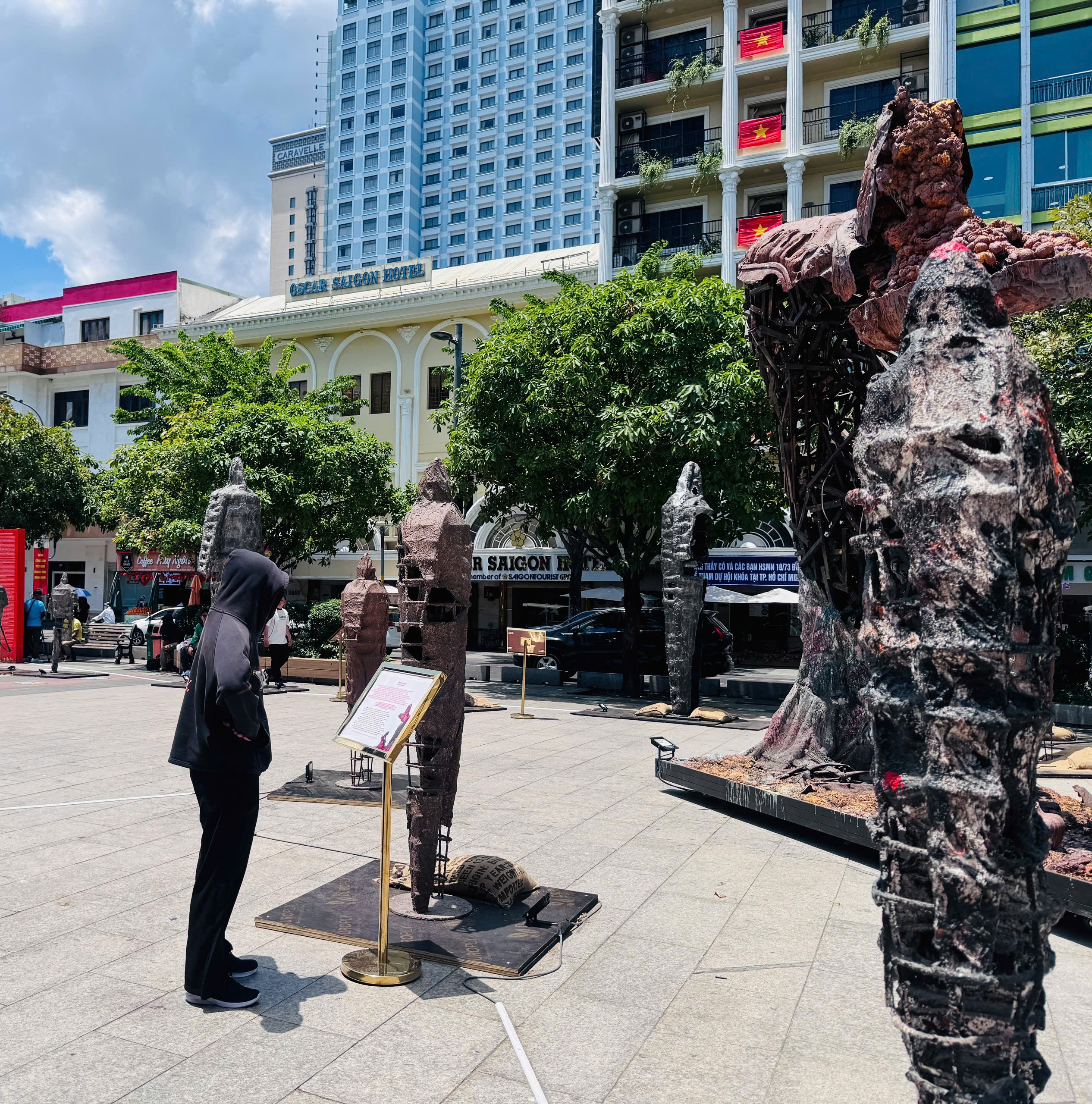 Ấn tượng triển l&atilde;m đi&ecirc;u khắc "Từ chiến thắng Bạch Đằng đến Đại thắng 30/4/1975"- Ảnh 6.