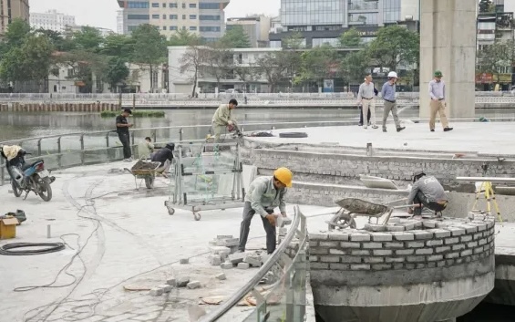 Chủ tịch H&agrave; Nội chỉ đạo kiểm tra dự &aacute;n cải tạo c&ocirc;ng vi&ecirc;n Nghĩa Đ&ocirc;, hồ Ho&agrave;ng Cầu