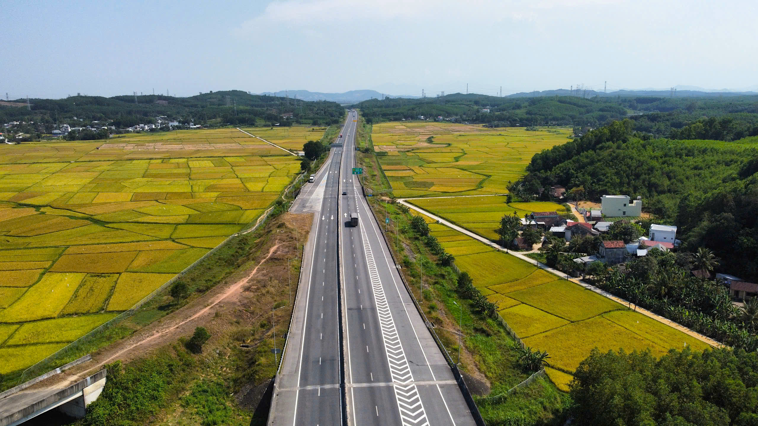 Tái khởi động nút giao trên cao tốc Đà Nẵng - Quảng Ngãi trong tháng 5- Ảnh 7. Tái khởi động nút giao trên cao tốc Đà Nẵng - Quảng Ngãi trong tháng 5- Ảnh 7.