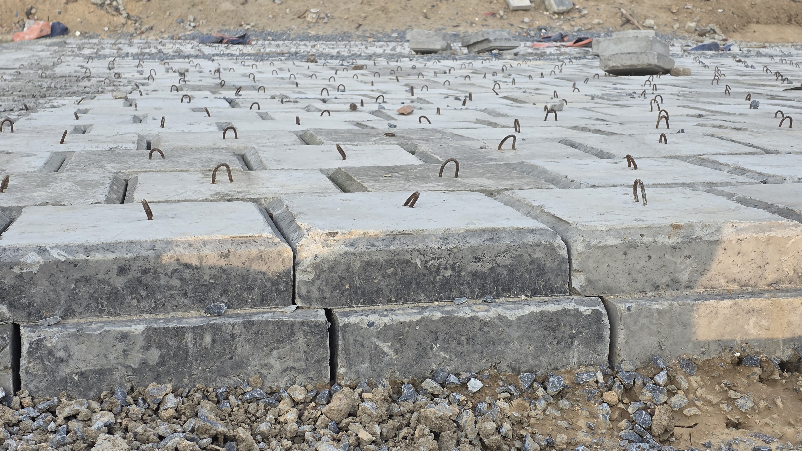 Dự án kè sông Hồng ở Yên Bái hiện ra sao?- Ảnh 8. Dự án kè sông Hồng ở Yên Bái hiện ra sao?- Ảnh 8.