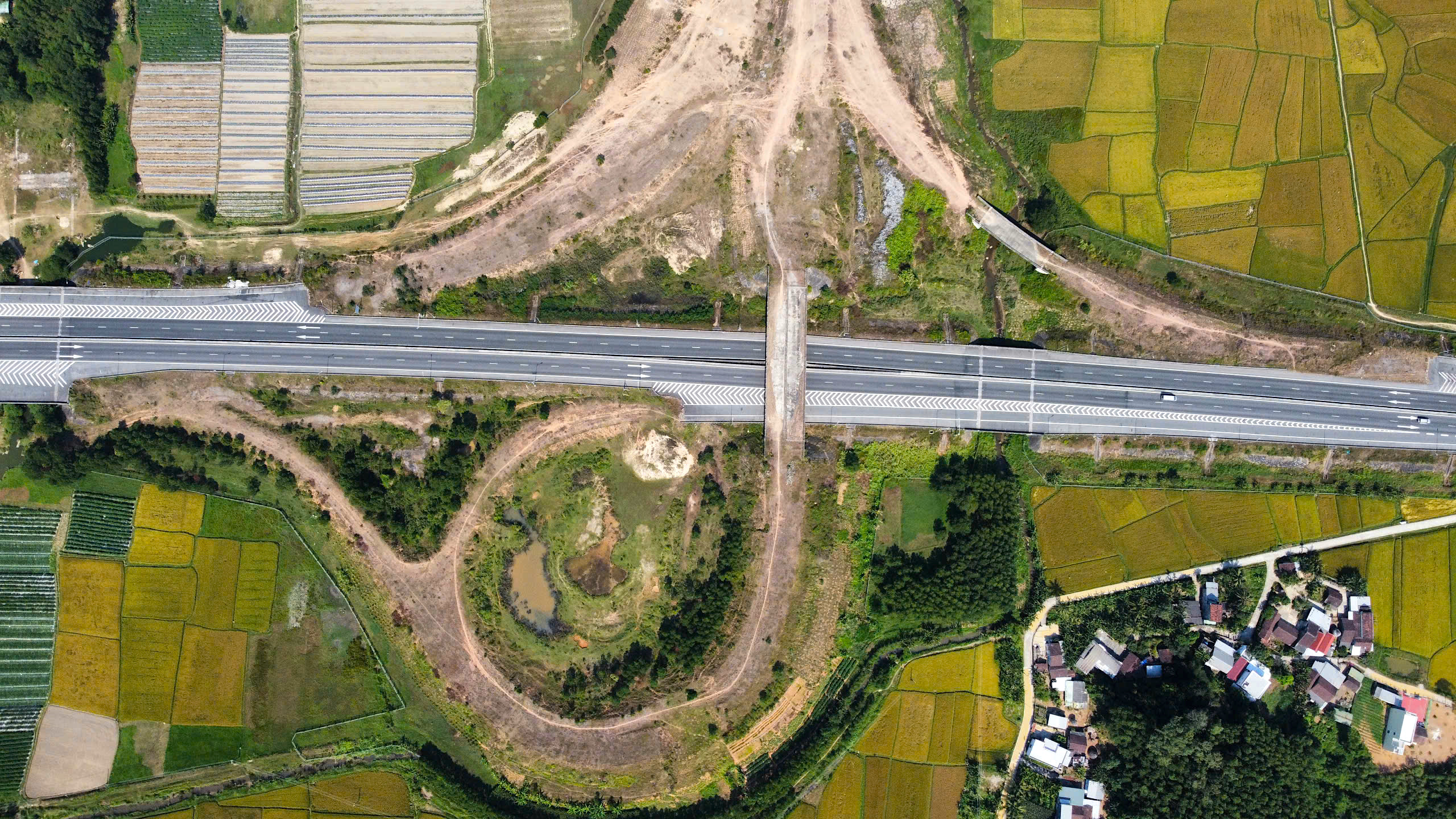 Tái khởi động nút giao trên cao tốc Đà Nẵng - Quảng Ngãi trong tháng 5- Ảnh 16. Tái khởi động nút giao trên cao tốc Đà Nẵng - Quảng Ngãi trong tháng 5- Ảnh 16.