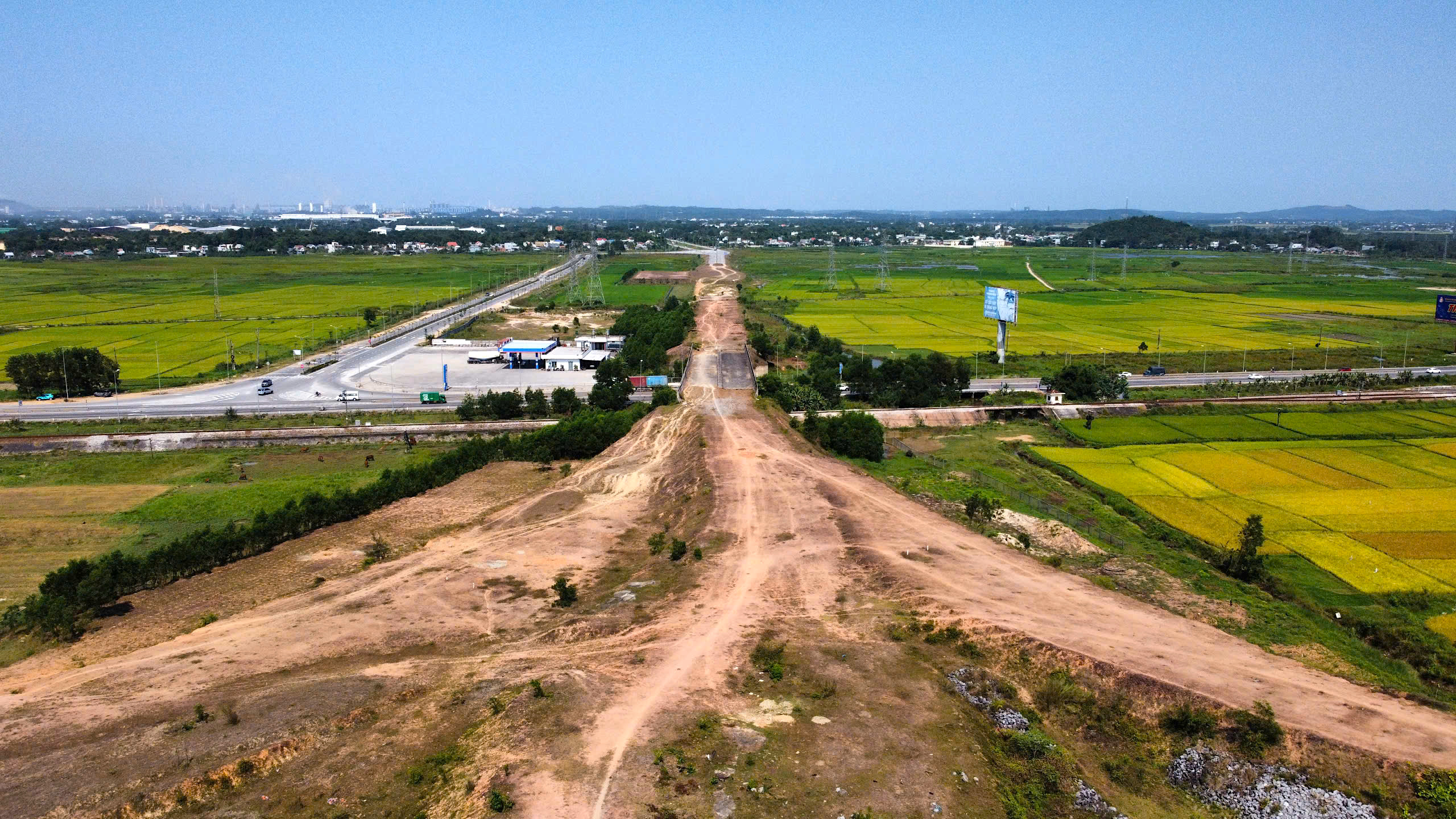 Tái khởi động nút giao trên cao tốc Đà Nẵng - Quảng Ngãi trong tháng 5- Ảnh 9. Tái khởi động nút giao trên cao tốc Đà Nẵng - Quảng Ngãi trong tháng 5- Ảnh 9.