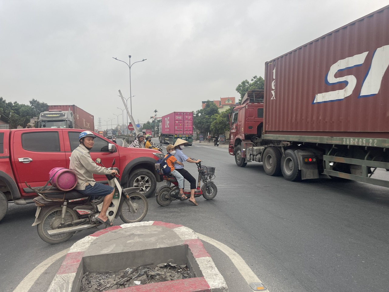 C&aacute;ch n&agrave;o giảm thiểu tai nạn tr&ecirc;n quốc lộ 5 đoạn qua Hải Dương?- Ảnh 1.