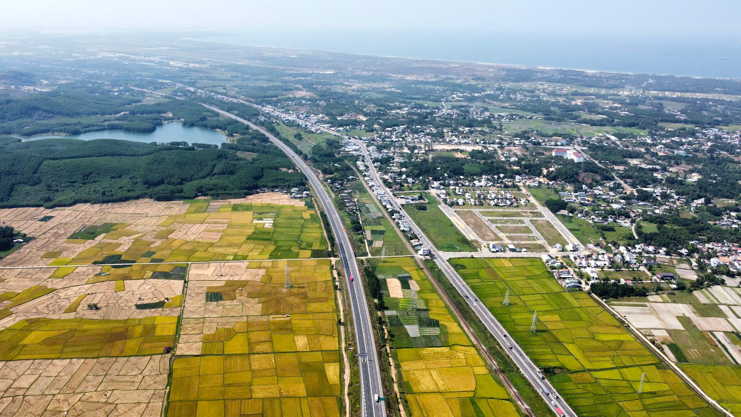 Cận cảnh điểm dừng xe đầu ti&ecirc;n tr&ecirc;n cao tốc Đ&agrave; Nẵng - Quảng Ng&atilde;i- Ảnh 11.