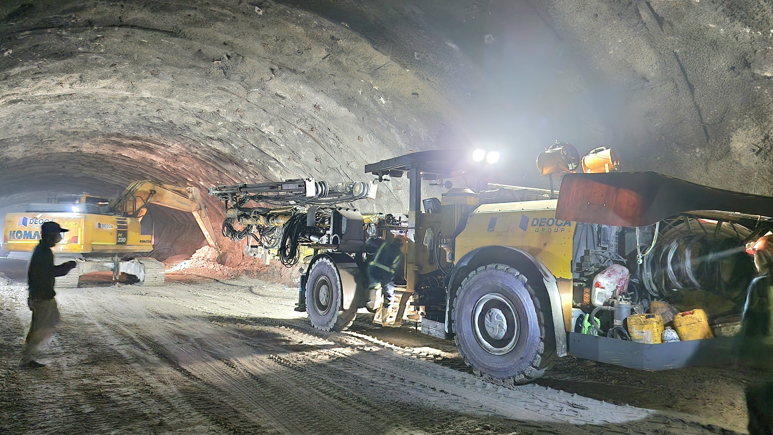 Chạy nước r&uacute;t th&ocirc;ng hầm d&agrave;i nhất cao tốc qua Quảng Ng&atilde;i trước lễ 30/4- Ảnh 3.