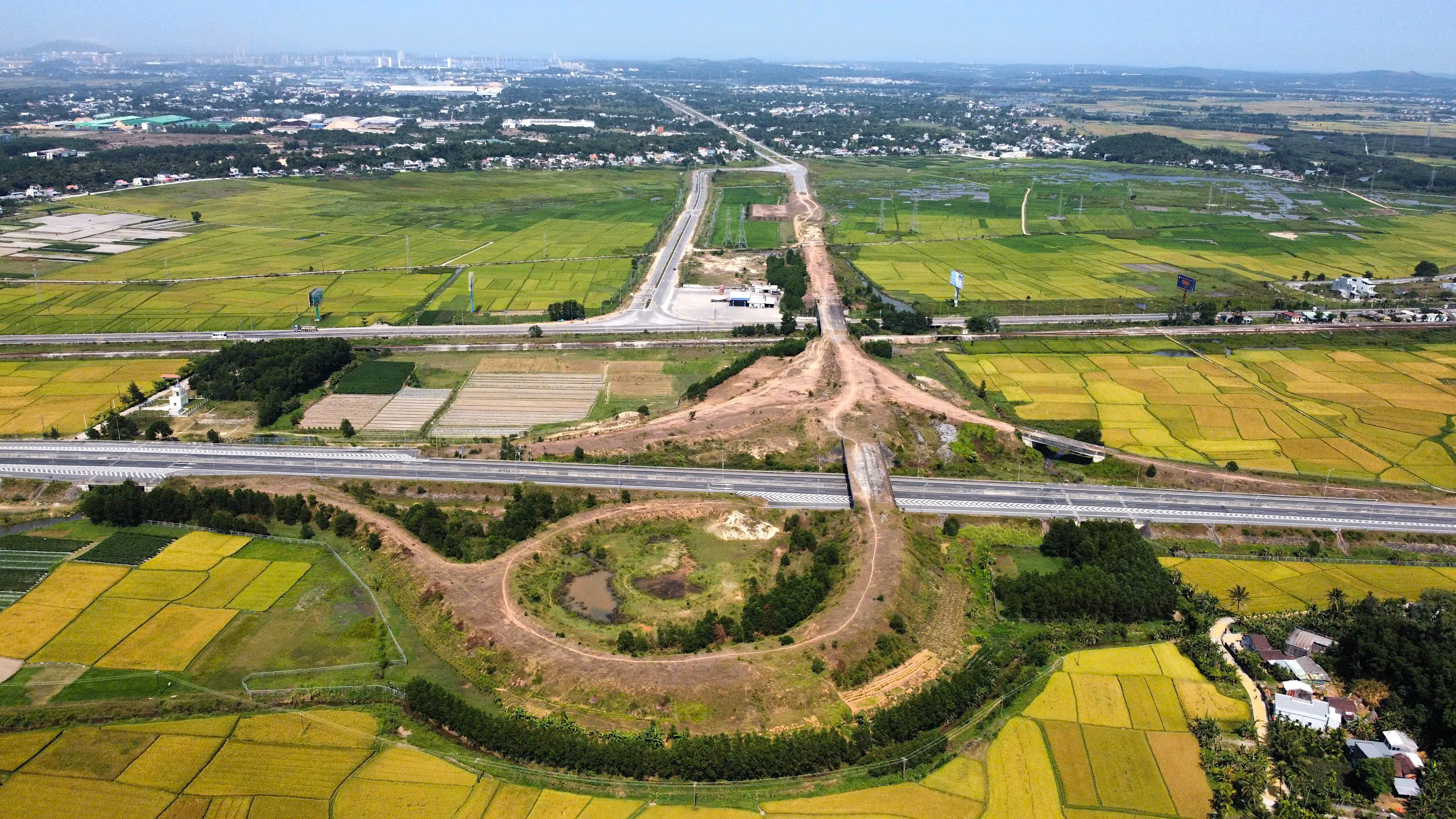 Tái khởi động nút giao trên cao tốc Đà Nẵng - Quảng Ngãi trong tháng 5- Ảnh 13. Tái khởi động nút giao trên cao tốc Đà Nẵng - Quảng Ngãi trong tháng 5- Ảnh 13.