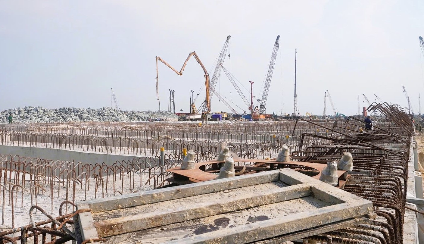Dự &aacute;n bến cảng hơn 14.000 tỷ ở Quảng Trị: Gỡ n&uacute;t thắt mặt bằng, tăng tốc thi c&ocirc;ng- Ảnh 1.