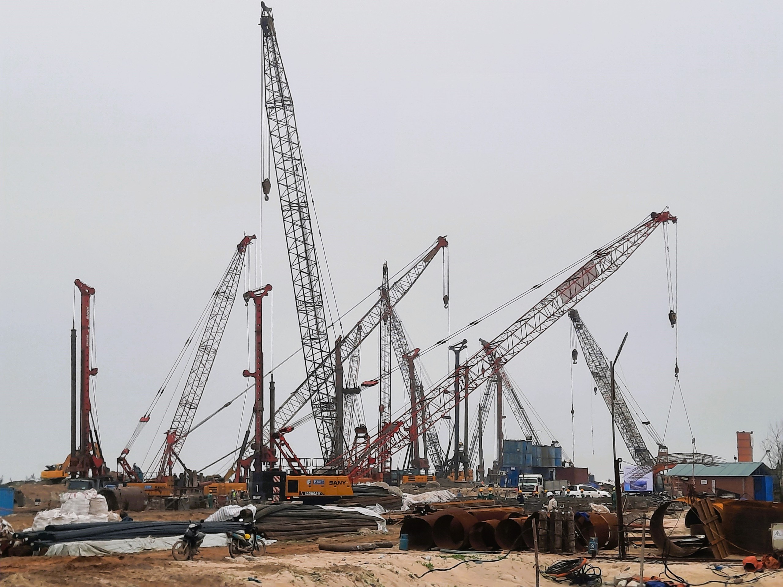 Dự &aacute;n bến cảng hơn 14.000 tỷ ở Quảng Trị: Gỡ n&uacute;t thắt mặt bằng, tăng tốc thi c&ocirc;ng- Ảnh 4.