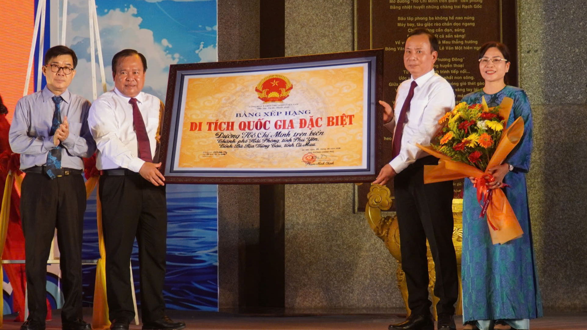 C&agrave; Mau đ&oacute;n nhận Bằng xếp hạng di t&iacute;ch Quốc gia đặc biệt "đường Hồ Ch&iacute; Minh tr&ecirc;n biển"- Ảnh 1.