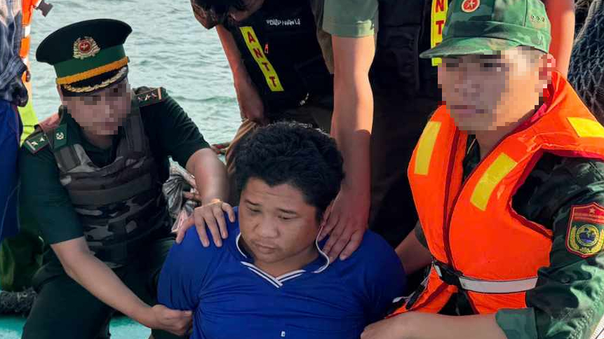 Bắt giữ đối tượng giết người tr&ecirc;n t&agrave;u c&aacute;- Ảnh 1.