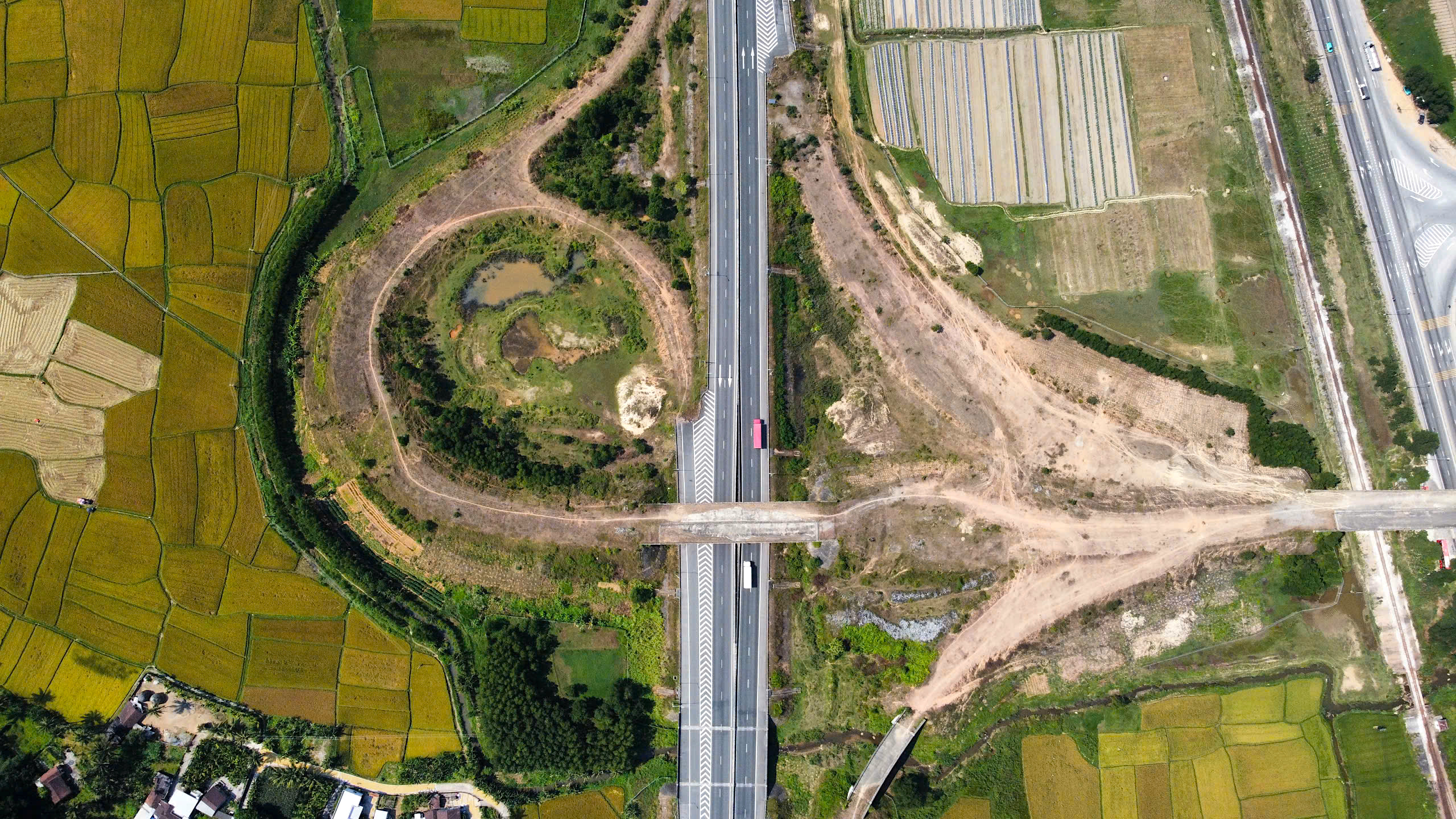 Tái khởi động nút giao trên cao tốc Đà Nẵng - Quảng Ngãi trong tháng 5- Ảnh 2. Tái khởi động nút giao trên cao tốc Đà Nẵng - Quảng Ngãi trong tháng 5- Ảnh 2.