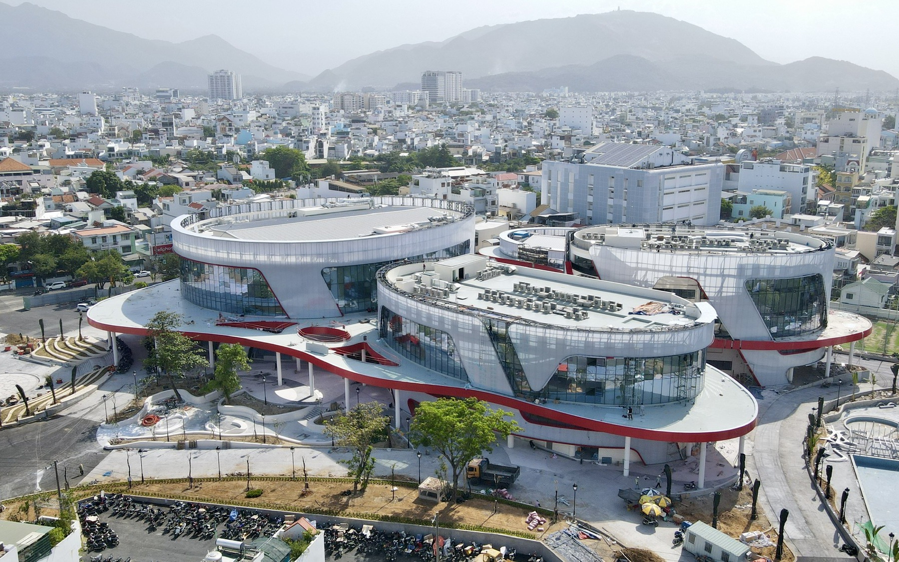 Hối hả thi c&ocirc;ng, ho&agrave;n th&agrave;nh Cung Văn h&oacute;a Thiếu nhi Kh&aacute;nh H&ograve;a dịp 1/6