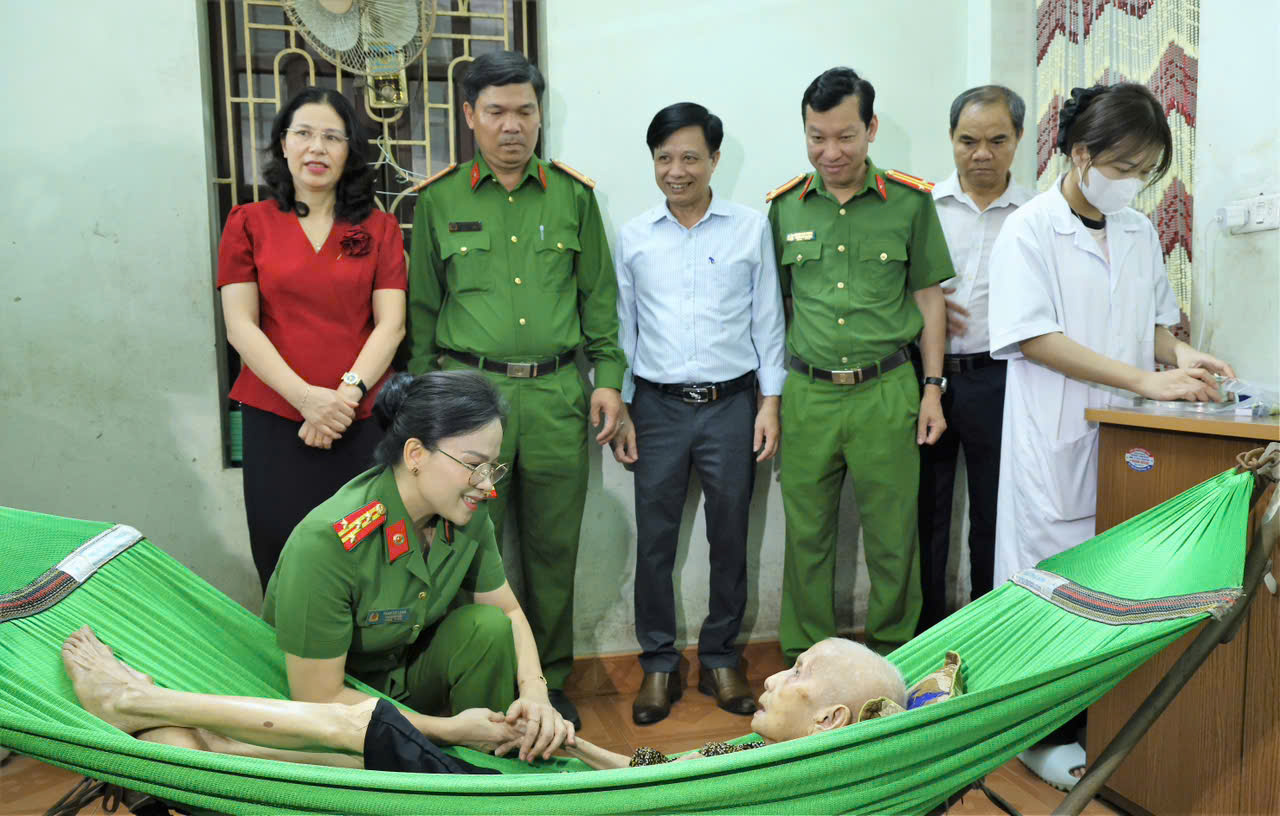 Nam Định lấy mẫu ADN của th&acirc;n nh&acirc;n phục vụ x&aacute;c định danh t&iacute;nh liệt sĩ- Ảnh 2.