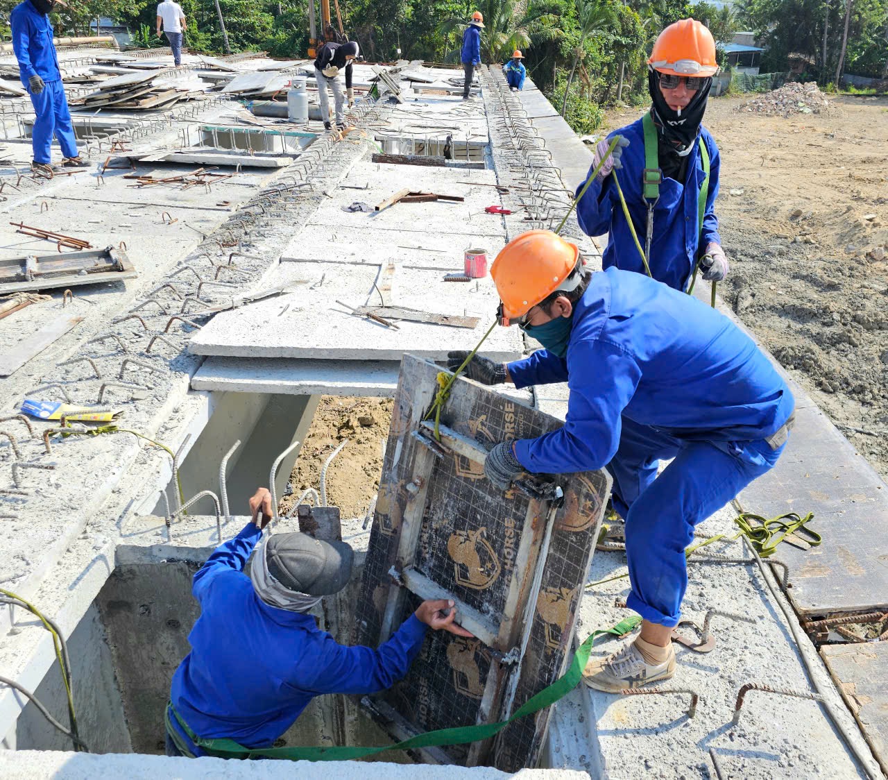 L&ecirc;n phương &aacute;n cưỡng chế, kh&ocirc;ng để dự &aacute;n đập ngăn mặn Nha Trang chậm trễ- Ảnh 7.