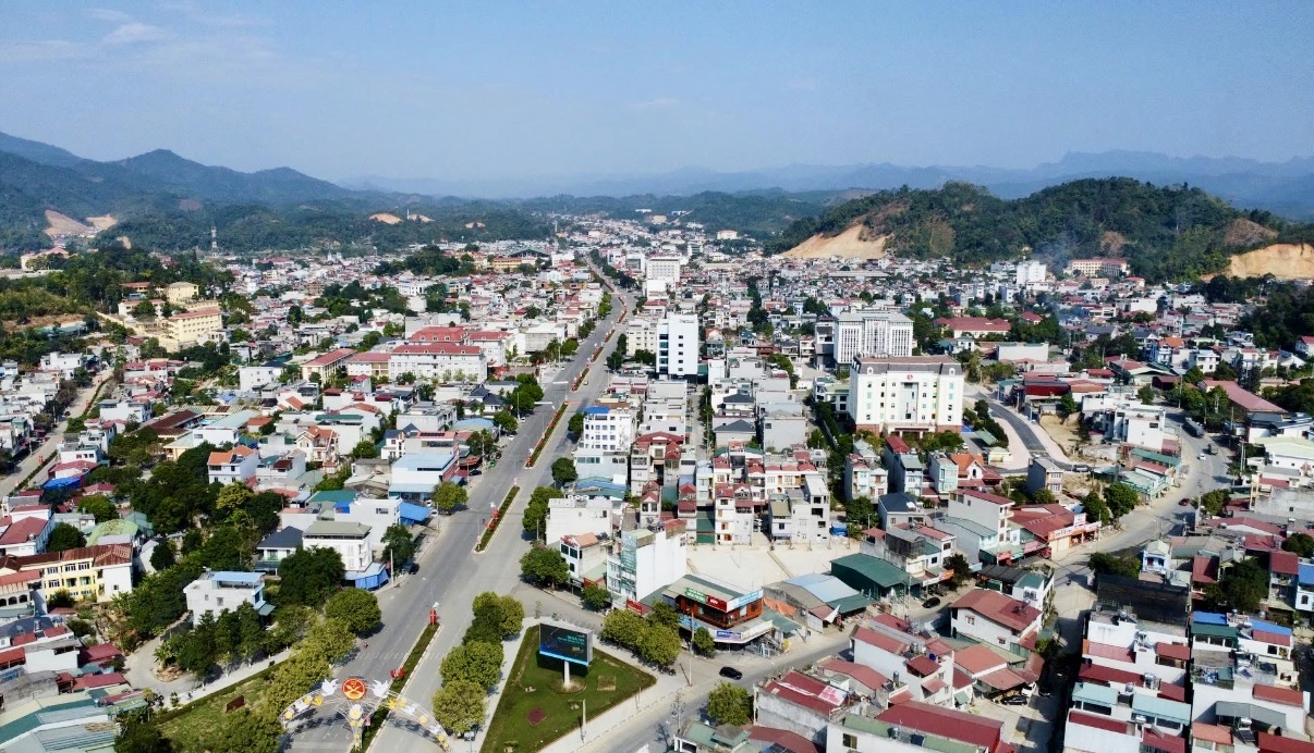 Giao thông "mở lối" tạo đột phá du lịch ở miền non nước- Ảnh 1. Giao thông "mở lối" tạo đột phá du lịch ở miền non nước- Ảnh 1.