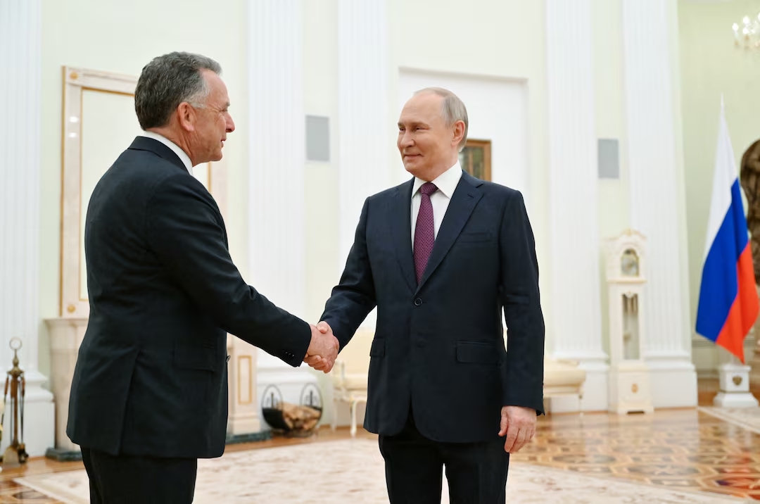 Đặc ph&aacute;i vi&ecirc;n của &ocirc;ng Trump gặp Tổng thống Nga Putin tại Moscow- Ảnh 1.