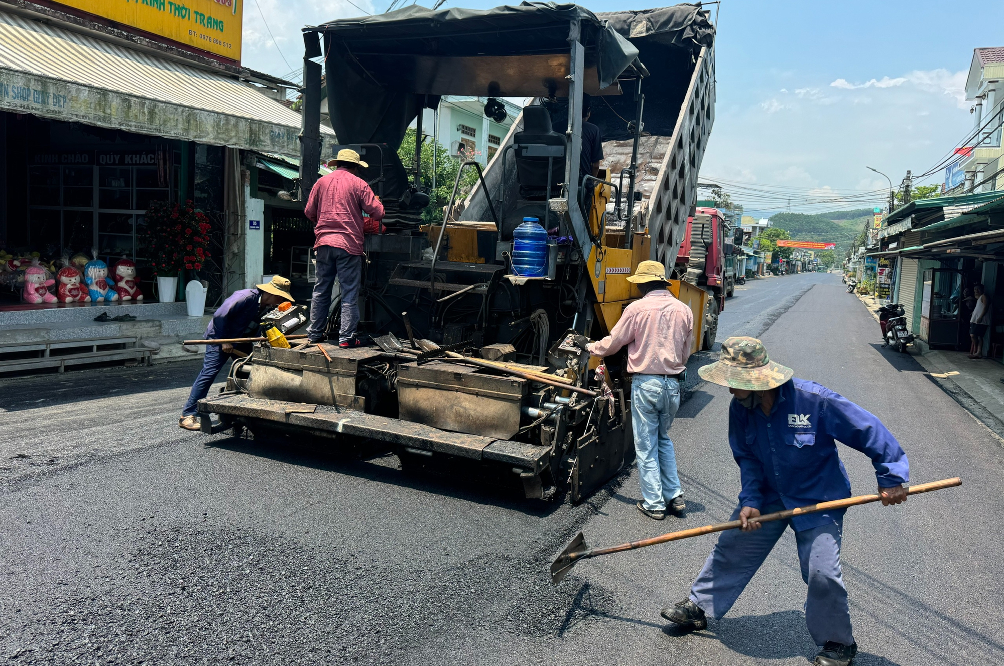 Vướng mặt bằng, c&aacute;c dự &aacute;n giao th&ocirc;ng miền n&uacute;i Quảng Ng&atilde;i hiện ra sao?- Ảnh 1.