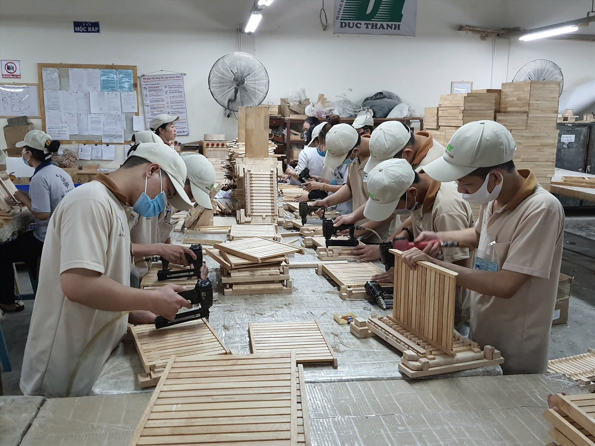 53% người tìm việc là trung niên, gần 81% mong muốn nhận lương 5 - 10 triệu đồng/tháng- Ảnh 1. 53% người tìm việc là trung niên, gần 81% mong muốn nhận lương 5 - 10 triệu đồng/tháng- Ảnh 1.