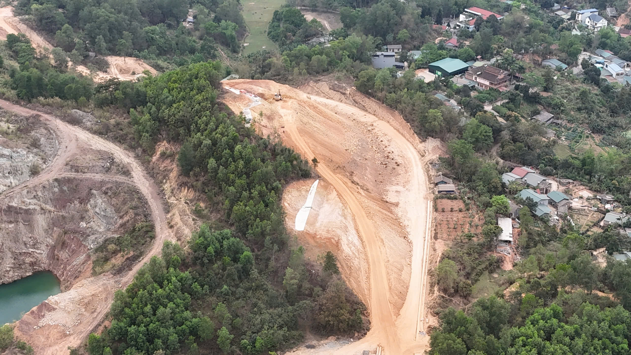 Tuyến đường 7km l&agrave;m 19 năm vẫn dở dang: Chốt hạn ho&agrave;n th&agrave;nh sau phản &aacute;nh của B&aacute;o X&acirc;y dựng- Ảnh 1.