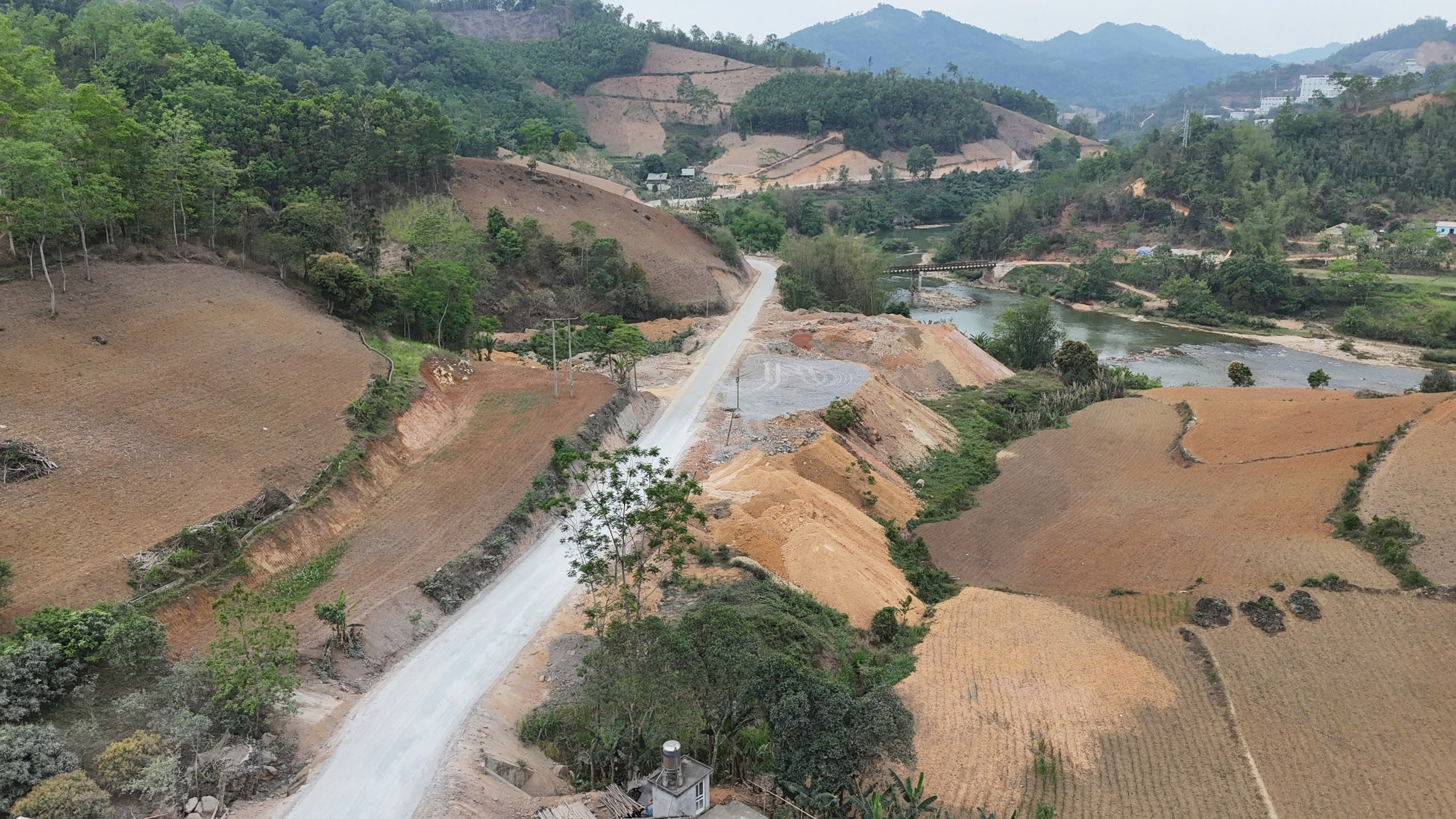 Sau 3 lần gi&atilde;n tiến độ, đường 120 tỷ ở Cao Bằng được cam kết về đ&iacute;ch trước 30/6- Ảnh 3.