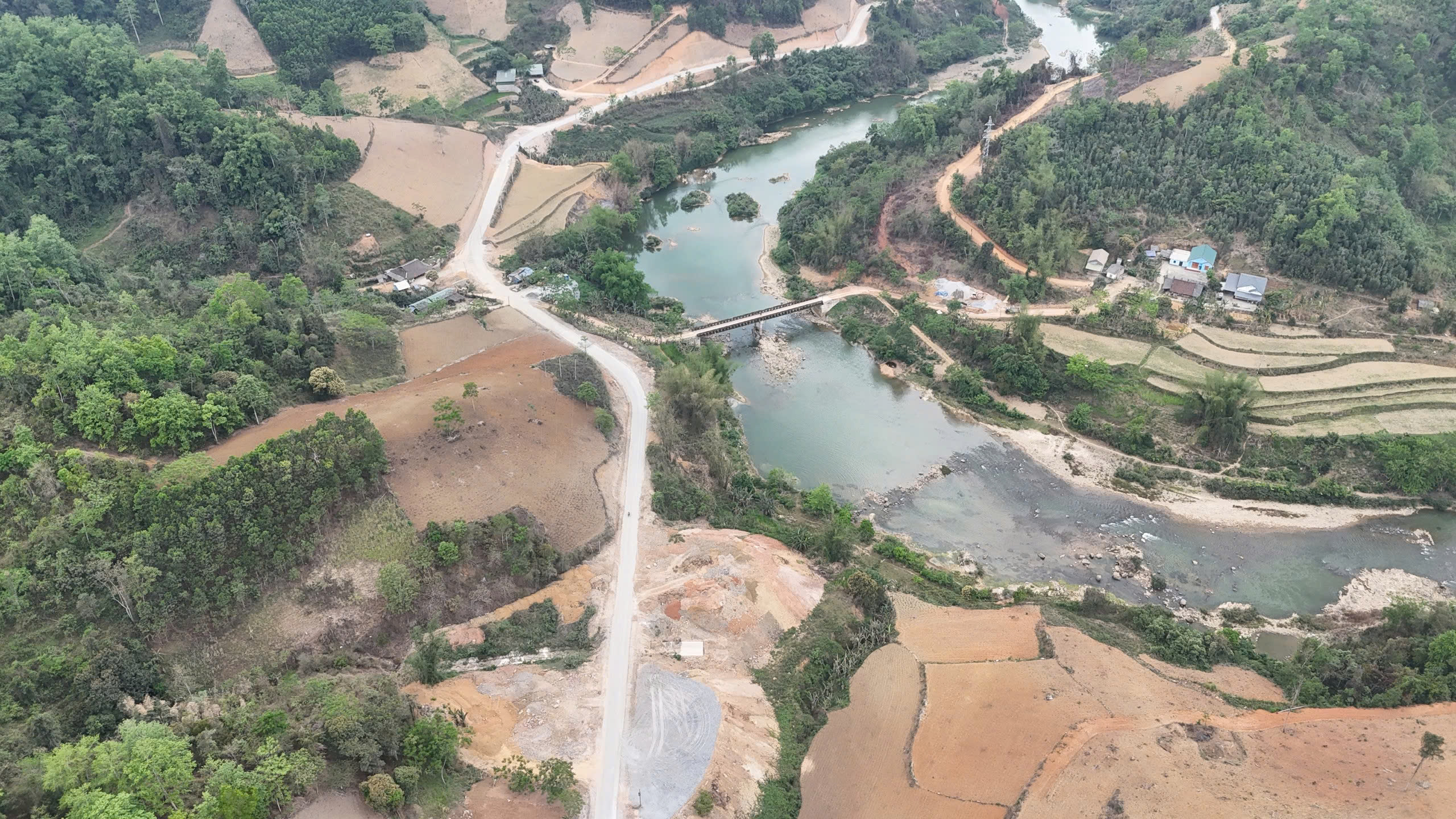 Sau 3 lần gi&atilde;n tiến độ, đường 120 tỷ ở Cao Bằng được cam kết về đ&iacute;ch trước 30/6- Ảnh 11.