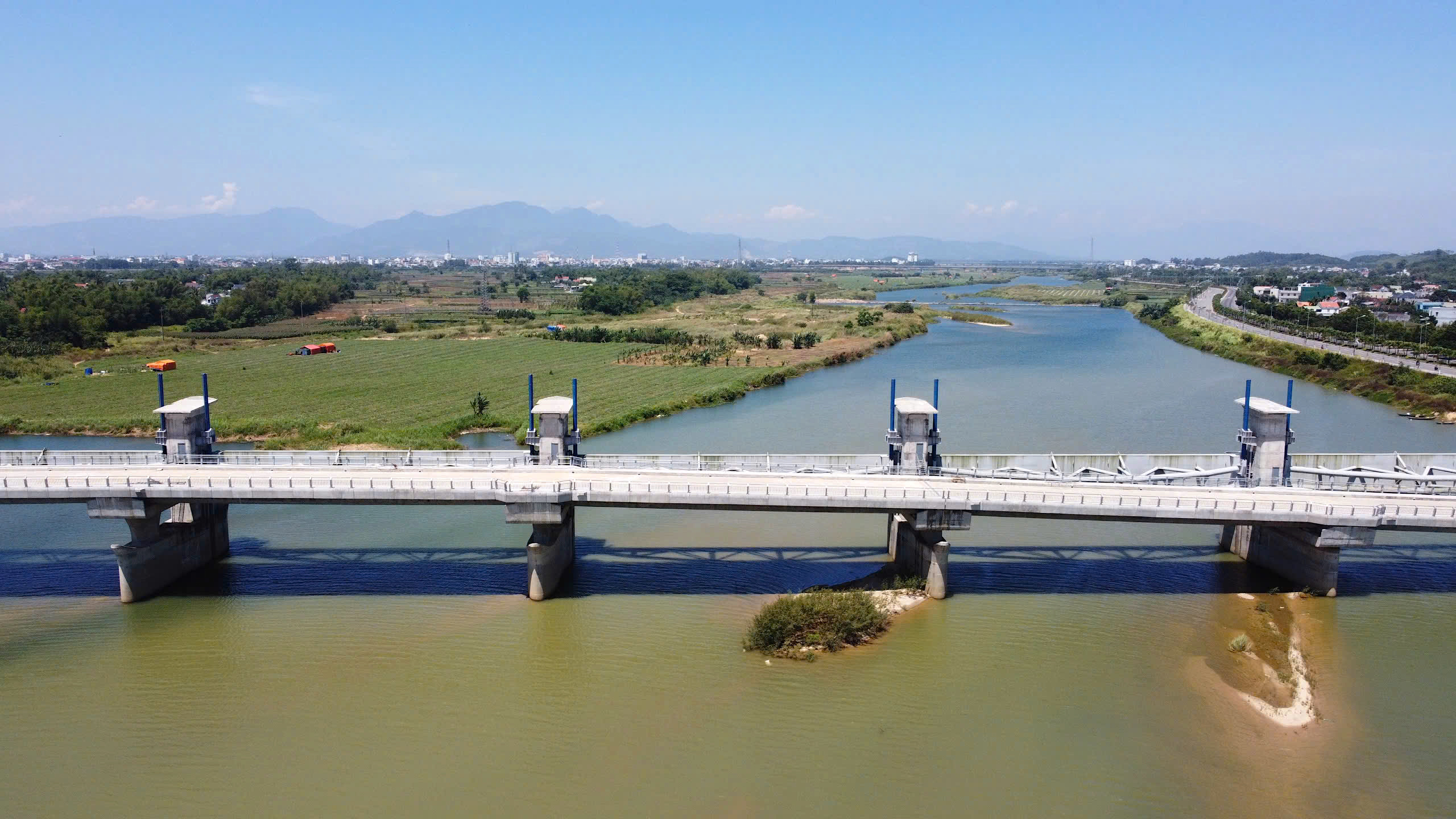 Cưỡng chế 3 thửa đất n&ocirc;ng nghiệp cản tiến độ dự &aacute;n đập d&acirc;ng ngh&igrave;n tỷ ở Quảng Ng&atilde;i- Ảnh 6.