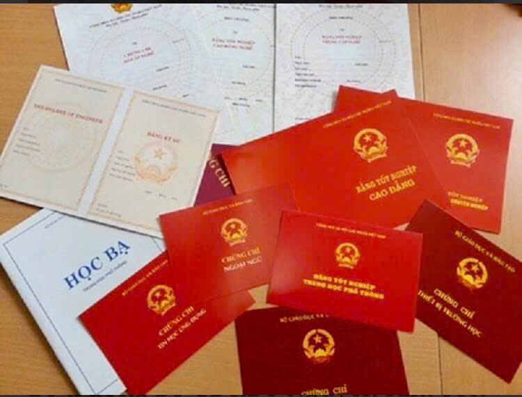 Mua bằng giả để thi tuyển v&agrave; bổ nhiệm, 2 gi&aacute;o vi&ecirc;n tại Bắc Giang bị khởi tố- Ảnh 1.