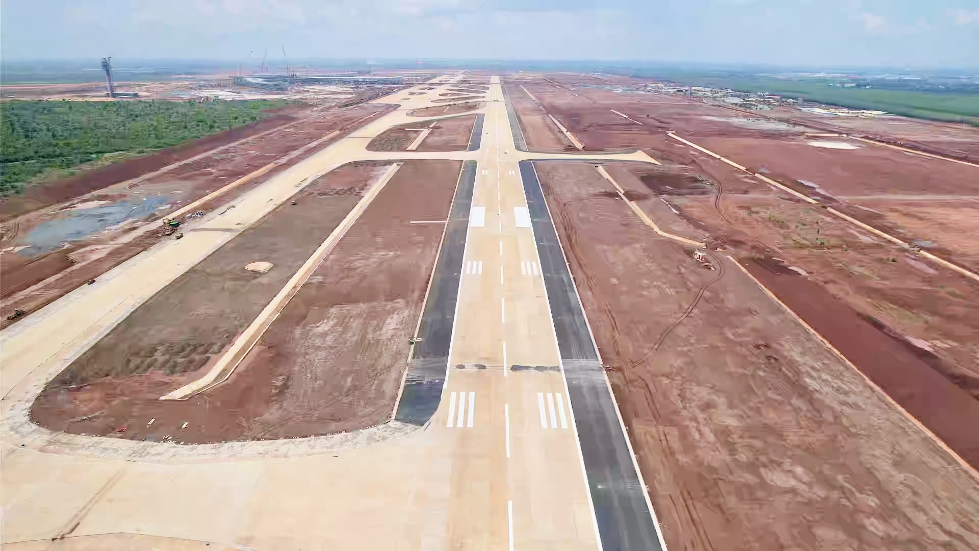 Đường cất hạ cánh sân bay Long Thành trước ngày về đích- Ảnh 2. Đường cất hạ cánh sân bay Long Thành trước ngày về đích- Ảnh 2.