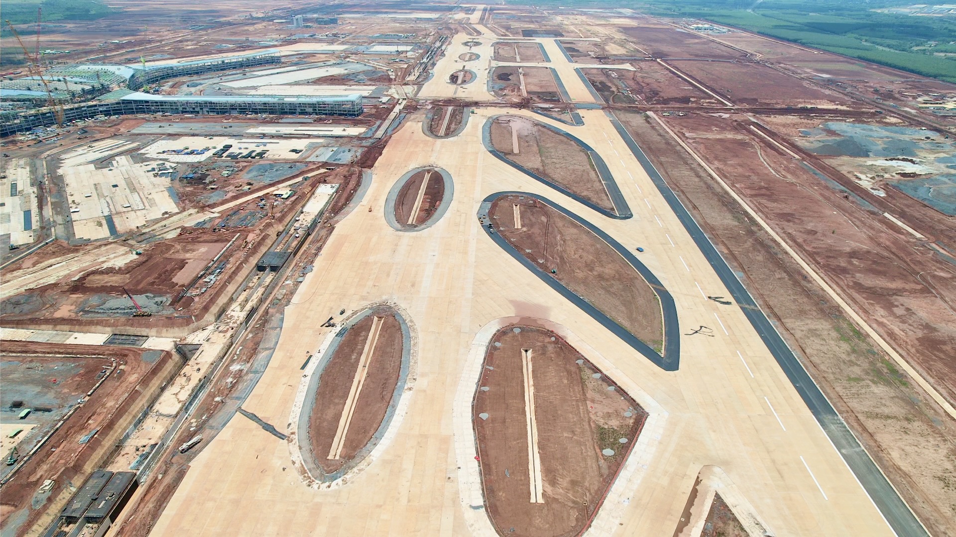 Đường cất hạ cánh sân bay Long Thành trước ngày về đích- Ảnh 11. Đường cất hạ cánh sân bay Long Thành trước ngày về đích- Ảnh 11.