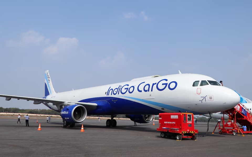 Nhiều hãng hàng không lớn tránh không phận Pakistan- Ảnh 2. Pakistan đóng không phận, các hãng hàng không Ấn Độ chịu thêm chi phí do phải bay vòng