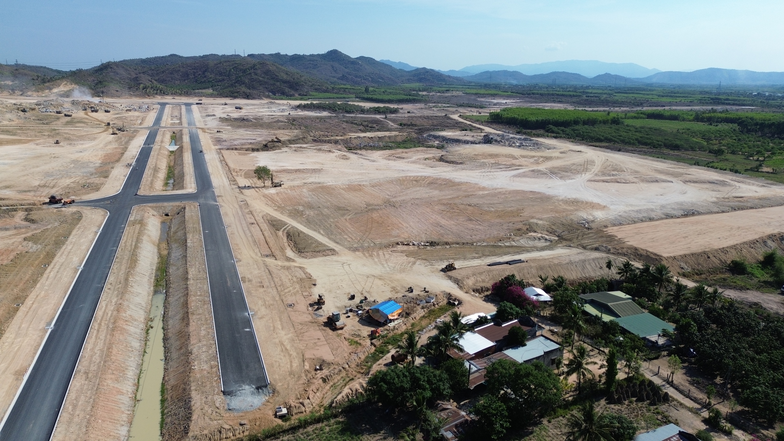 B&igrave;nh Thuận: Tăng tốc ho&agrave;n th&agrave;nh n&uacute;t giao quốc lộ 1 kết nối KCN T&acirc;n Đức trước m&ugrave;a mưa- Ảnh 1.