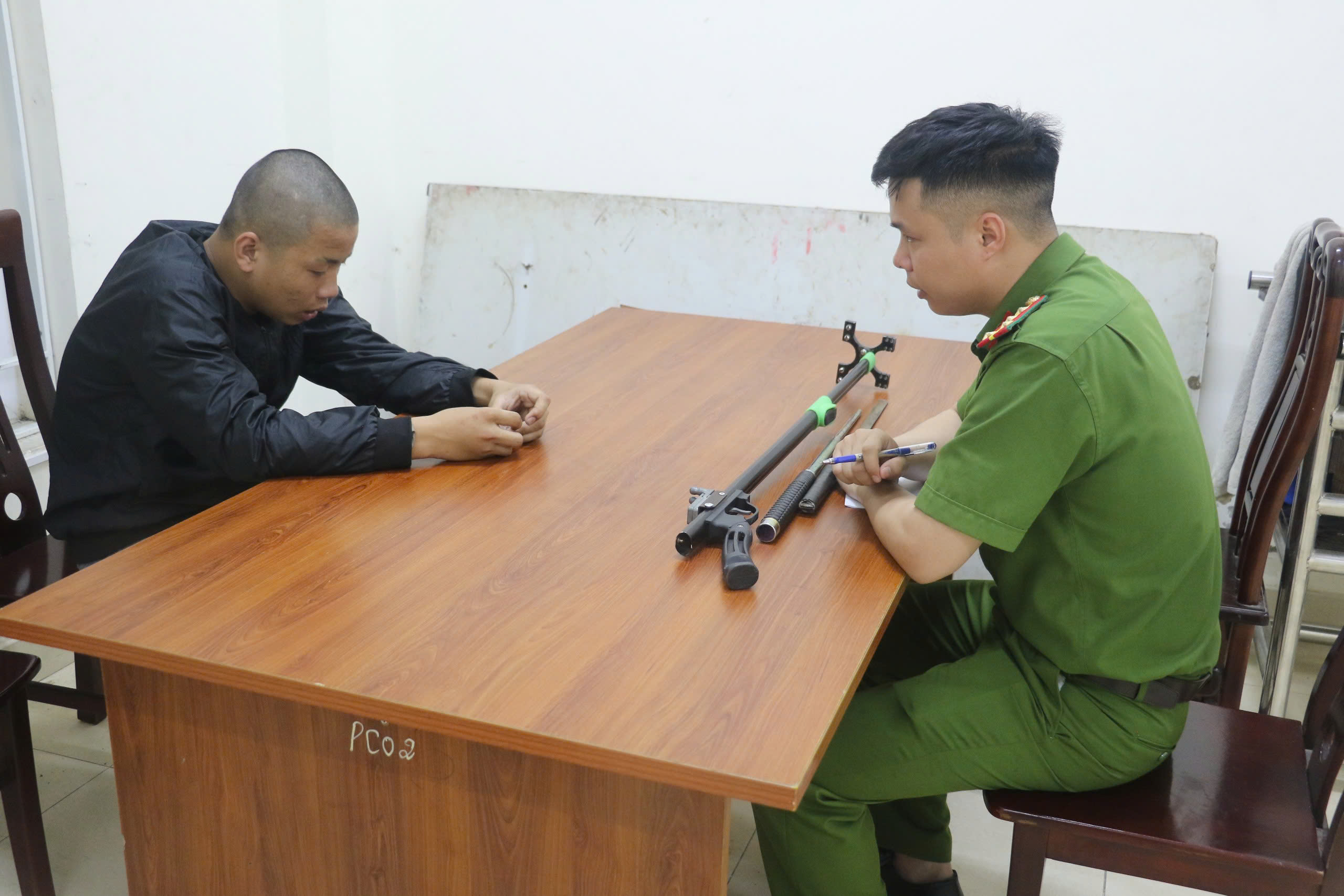 Bắt giữ nhóm thanh thiếu niên dùng hung khí cướp tài sản- Ảnh 2. Bắt giữ nhóm thanh thiếu niên dùng hung khí cướp tài sản- Ảnh 2.